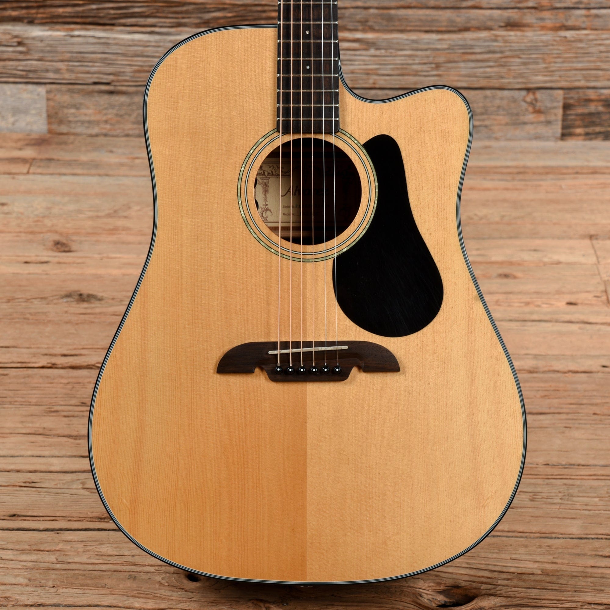 Alvarez Rd 20 Alvarez RD210C Natural 2010 – Chicago Music Exchange
