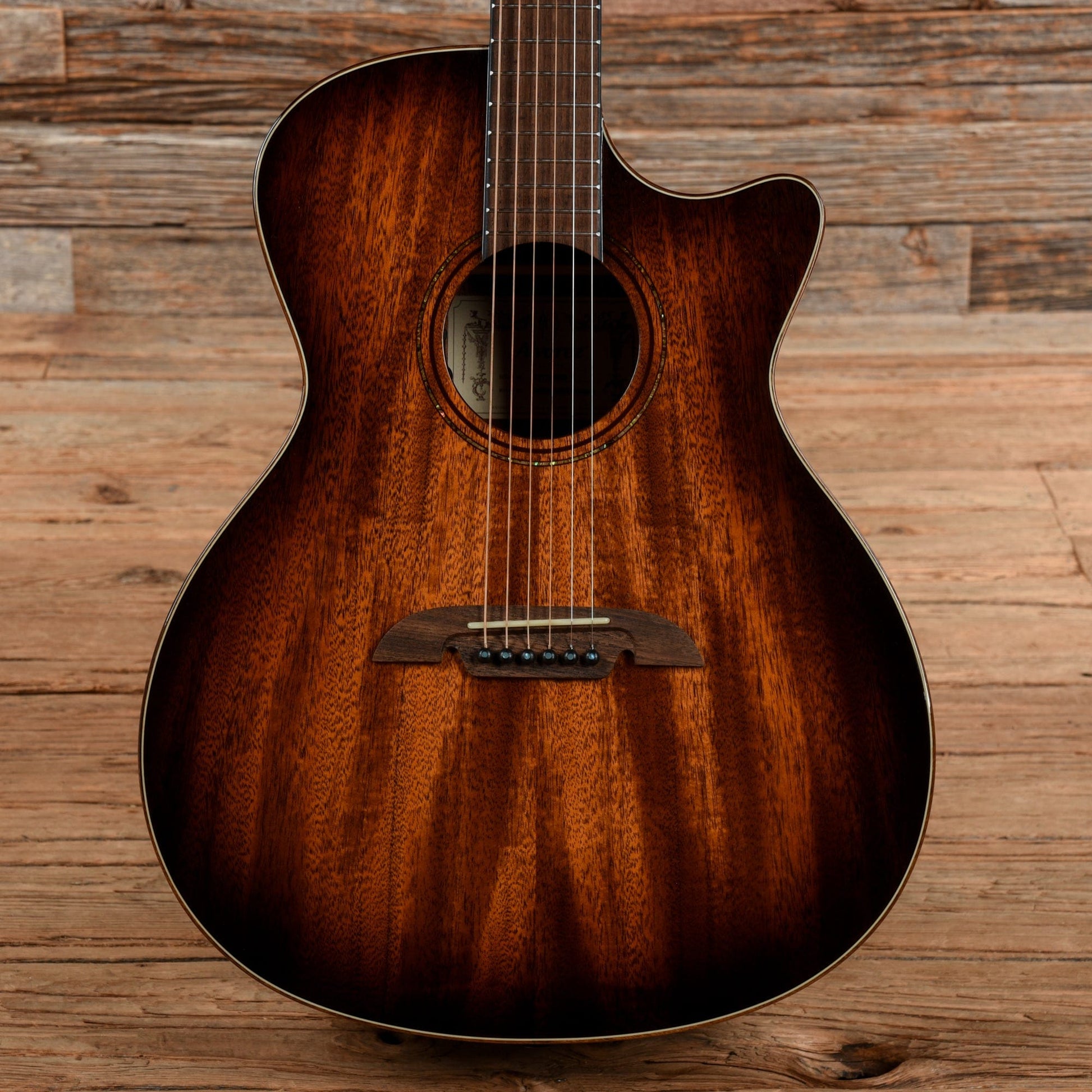 Alvarez Artist AG66CESHB Deluxe Grand Auditorium Shadowburst w/LR Baggs VTC Acoustic Guitars / OM and Auditorium