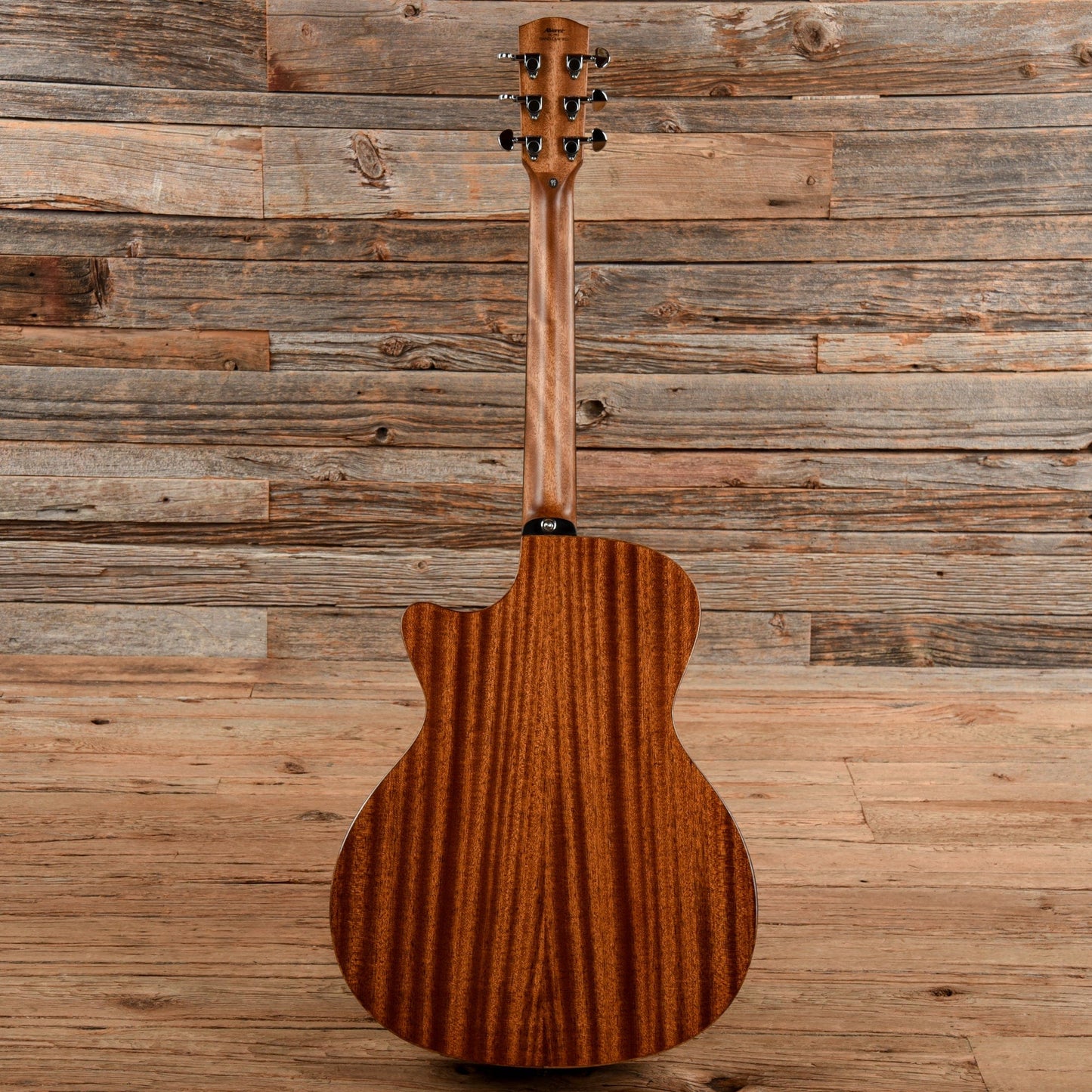 Alvarez Artist AG66CESHB Deluxe Grand Auditorium Shadowburst w/LR Baggs VTC Acoustic Guitars / OM and Auditorium