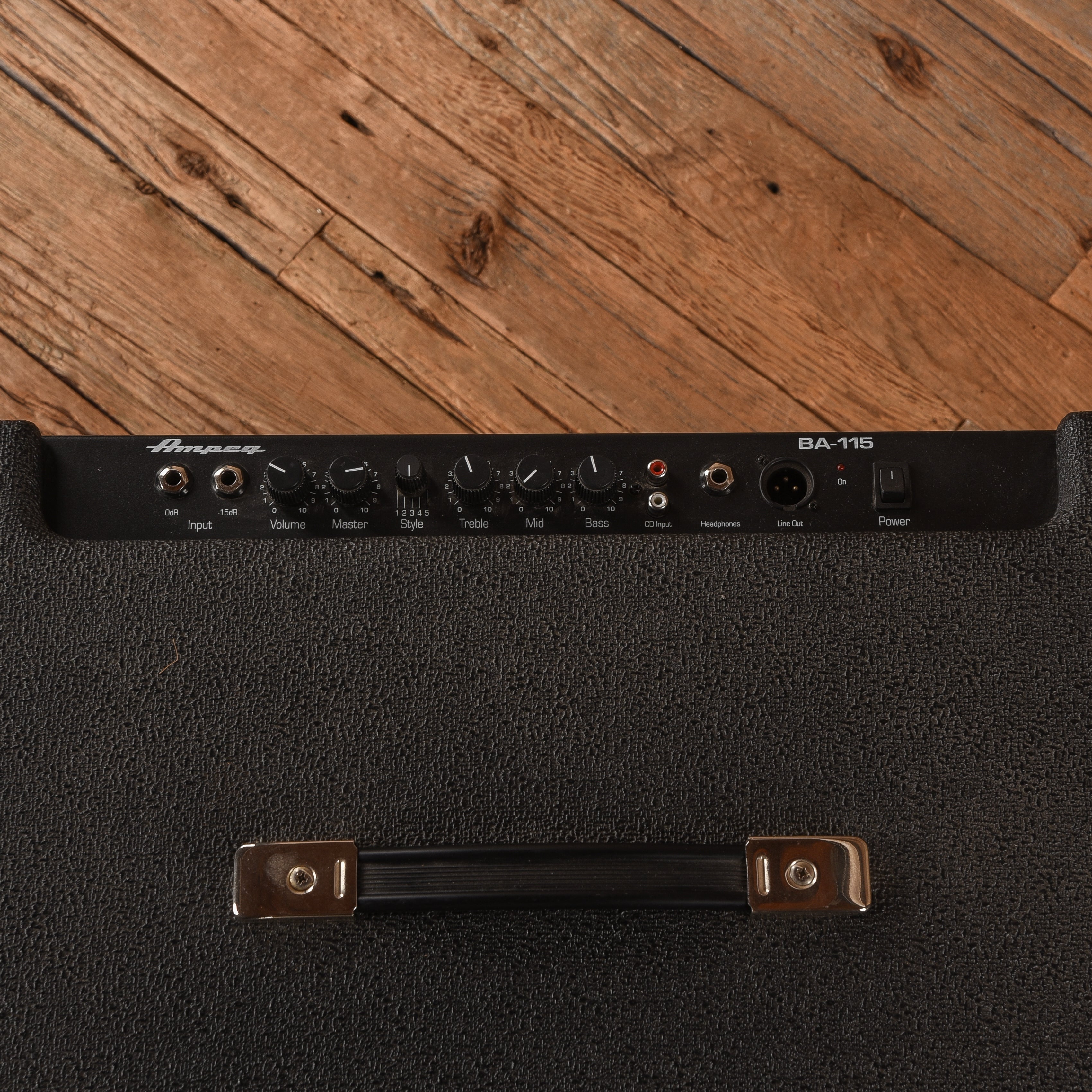 Ampeg BA-115 100-Watt 1x15 Bass Combo Amp Amps / Bass Amps / Bass Cabinets