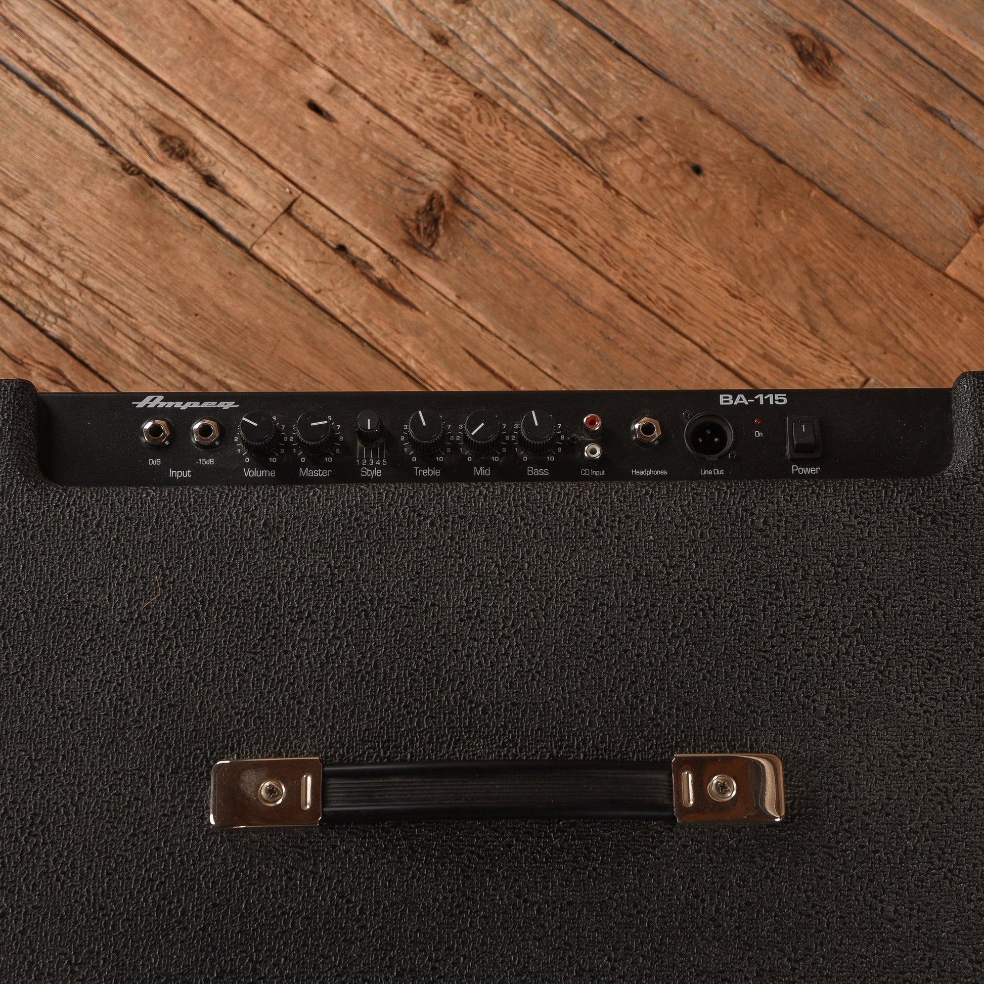 Ampeg BA-115 100-Watt 1x15 Bass Combo Amp Amps / Bass Amps / Bass Cabinets