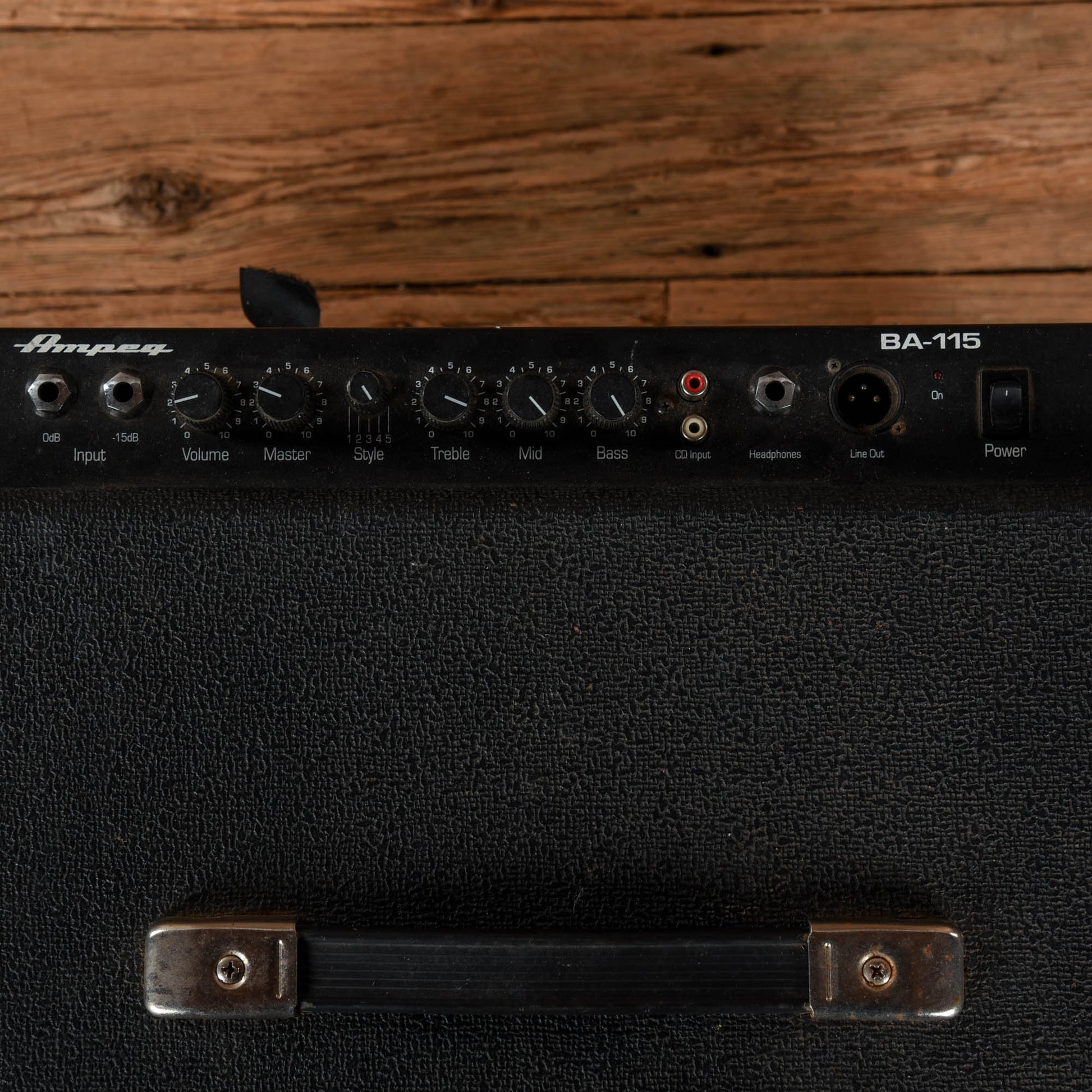 Ampeg BA-115 150-Watt 1x15" Bass Combo Amp Amps / Bass Amps / Bass Cabinets