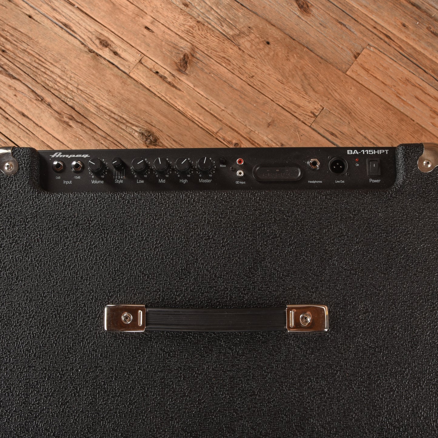 Ampeg BA-115HPT 220-Watt 1x15" Bass Combo Amps / Bass Amps / Bass Cabinets