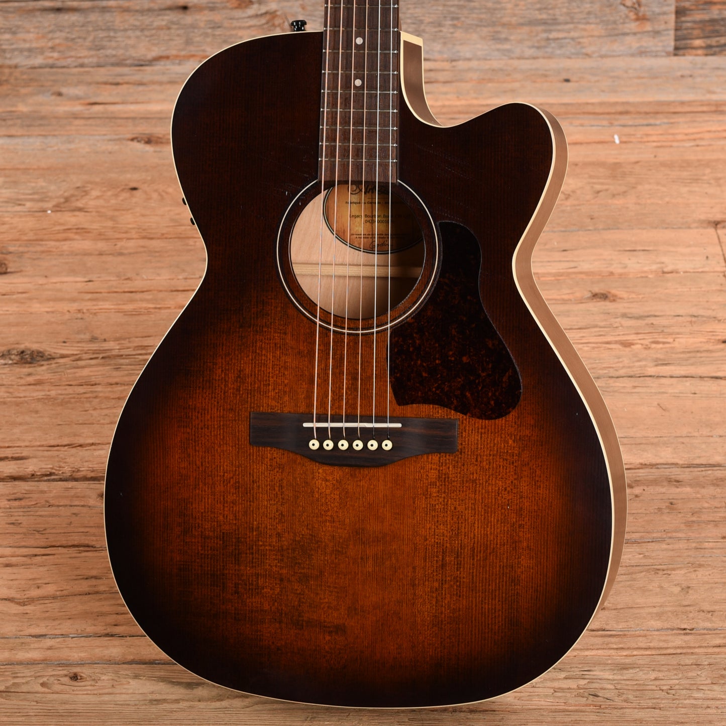 Art & Lutherie Legacy Bourbon Burst CW QIT Bourbon Burst Acoustic Guitars