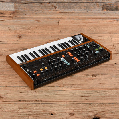 Behringer Poly D 4-Voice Polyphonic Synthesizer Amps / Keyboard Amps
