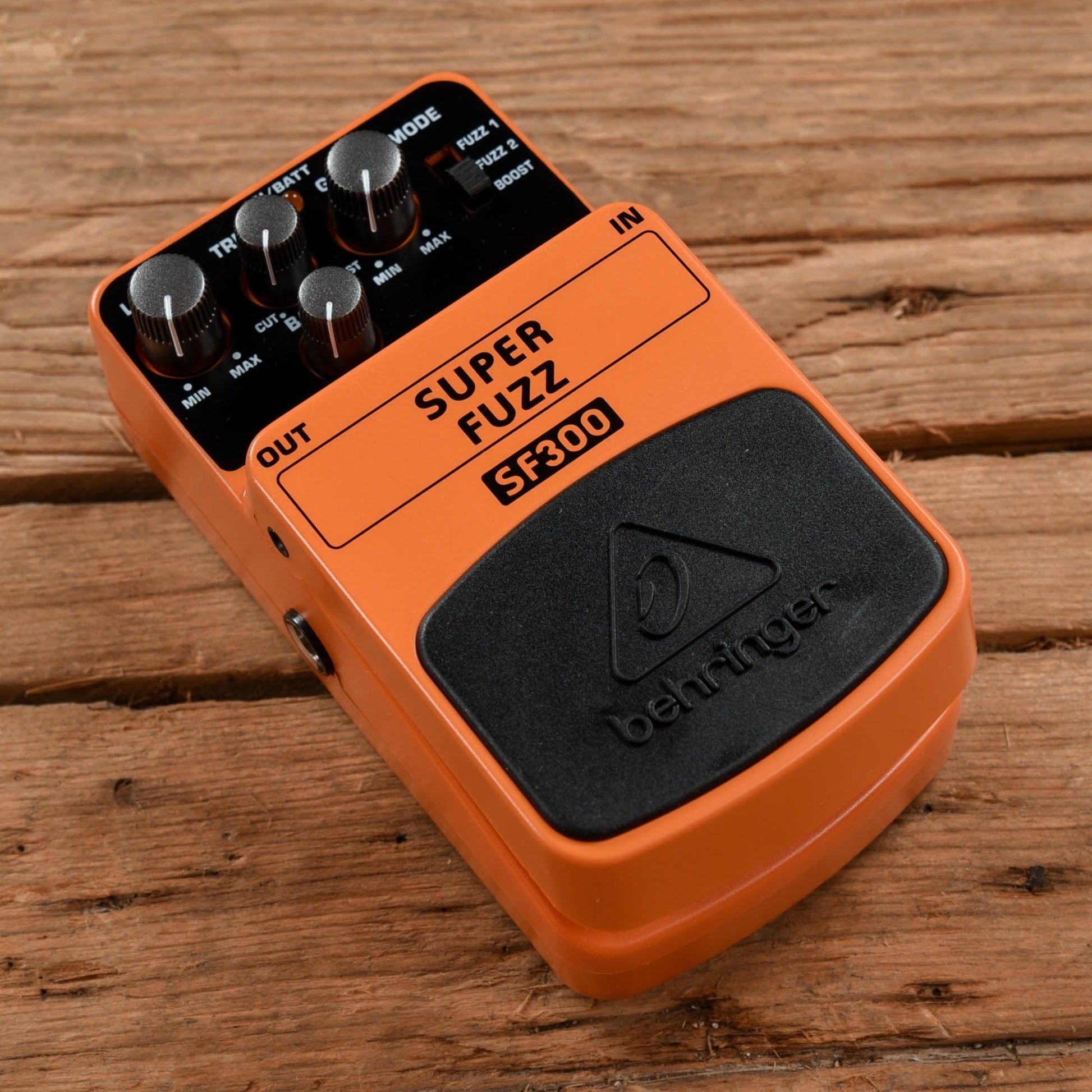 Behringer SF300 Super Fuzz Effects and Pedals / Fuzz