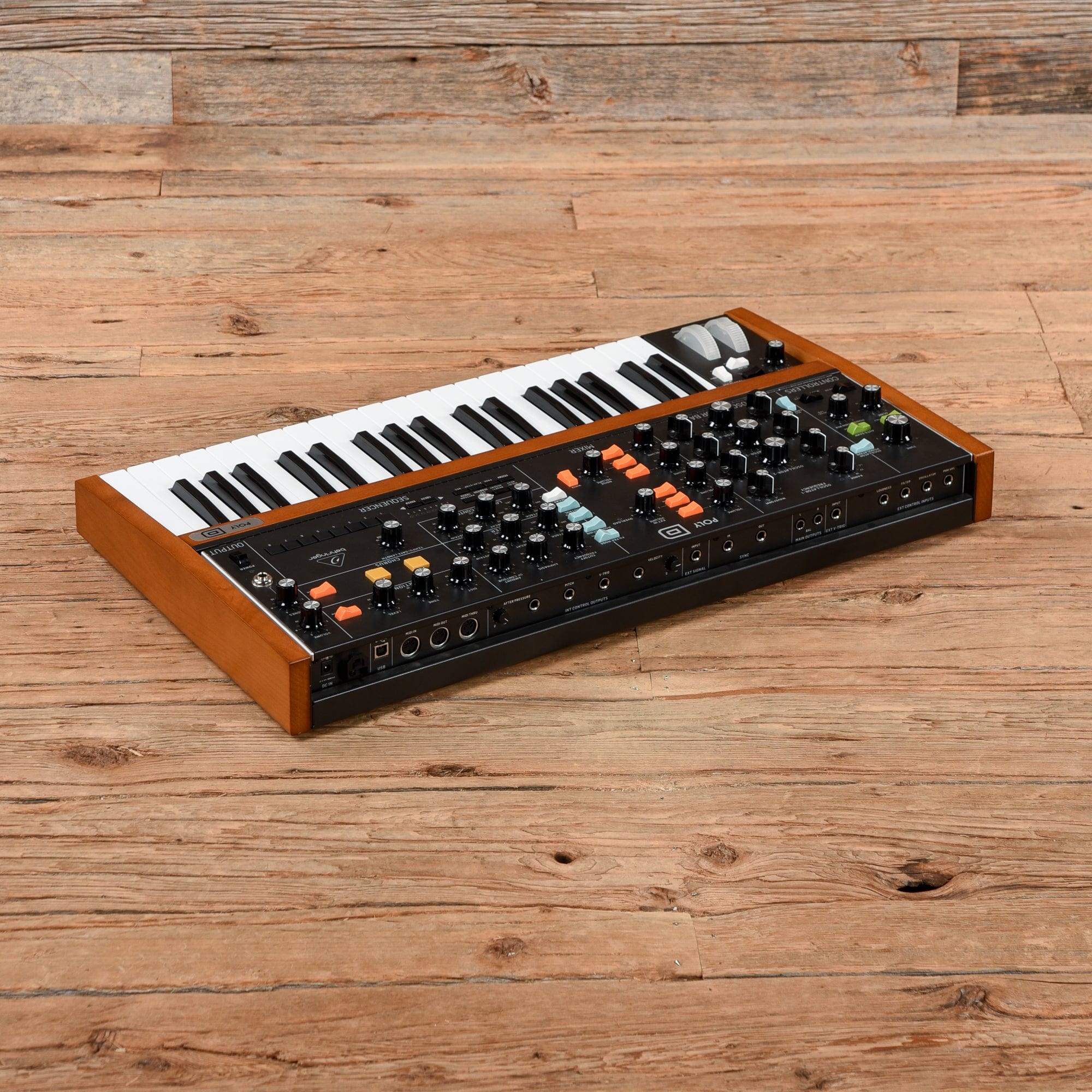Behringer Poly D 4-Voice Polyphonic Synthesizer – Chicago