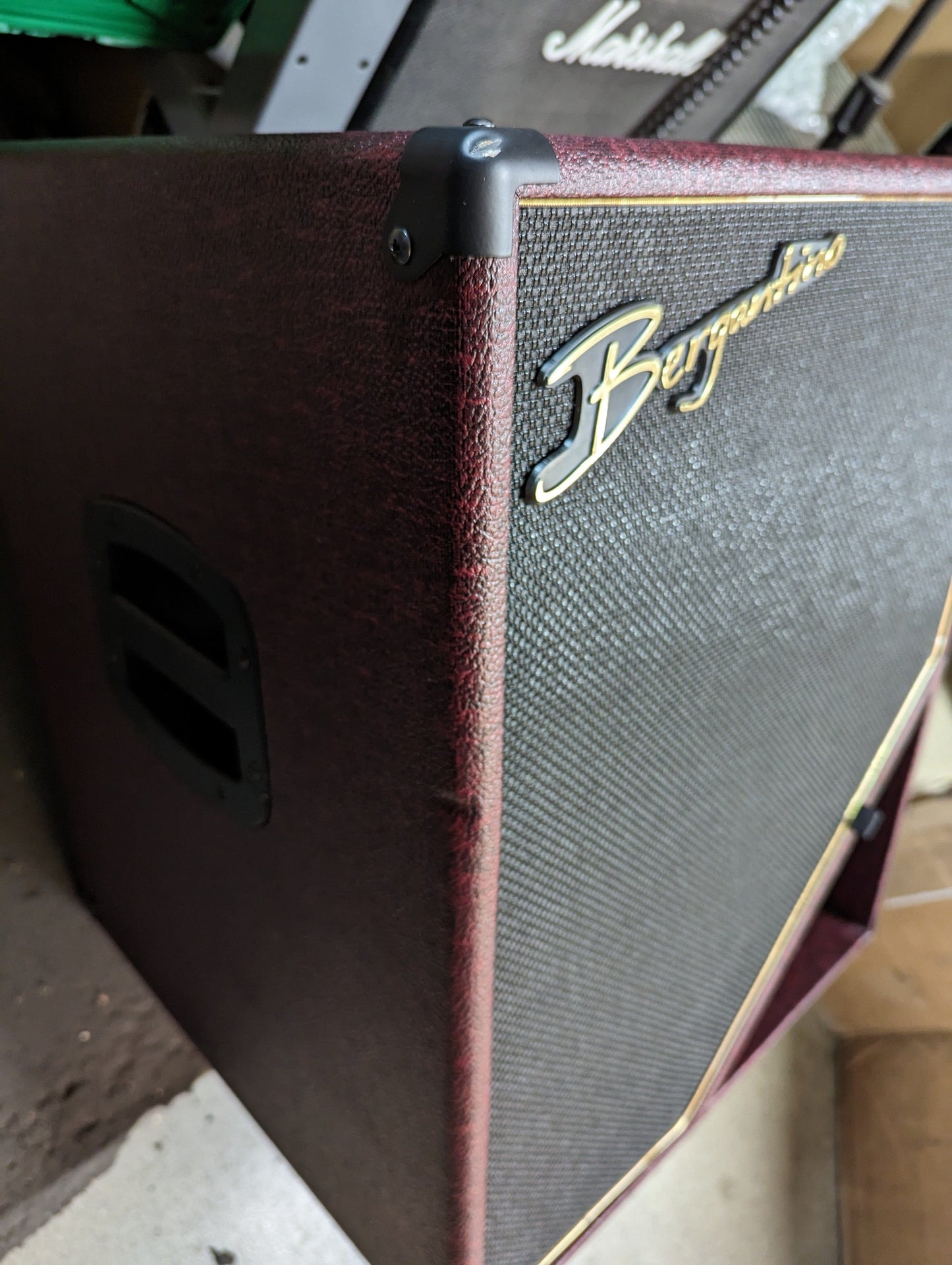 Bergantino Reference II Series 1x15 8 ohm Bass Amp Cabinet Burgundy Amps / Bass Combos
