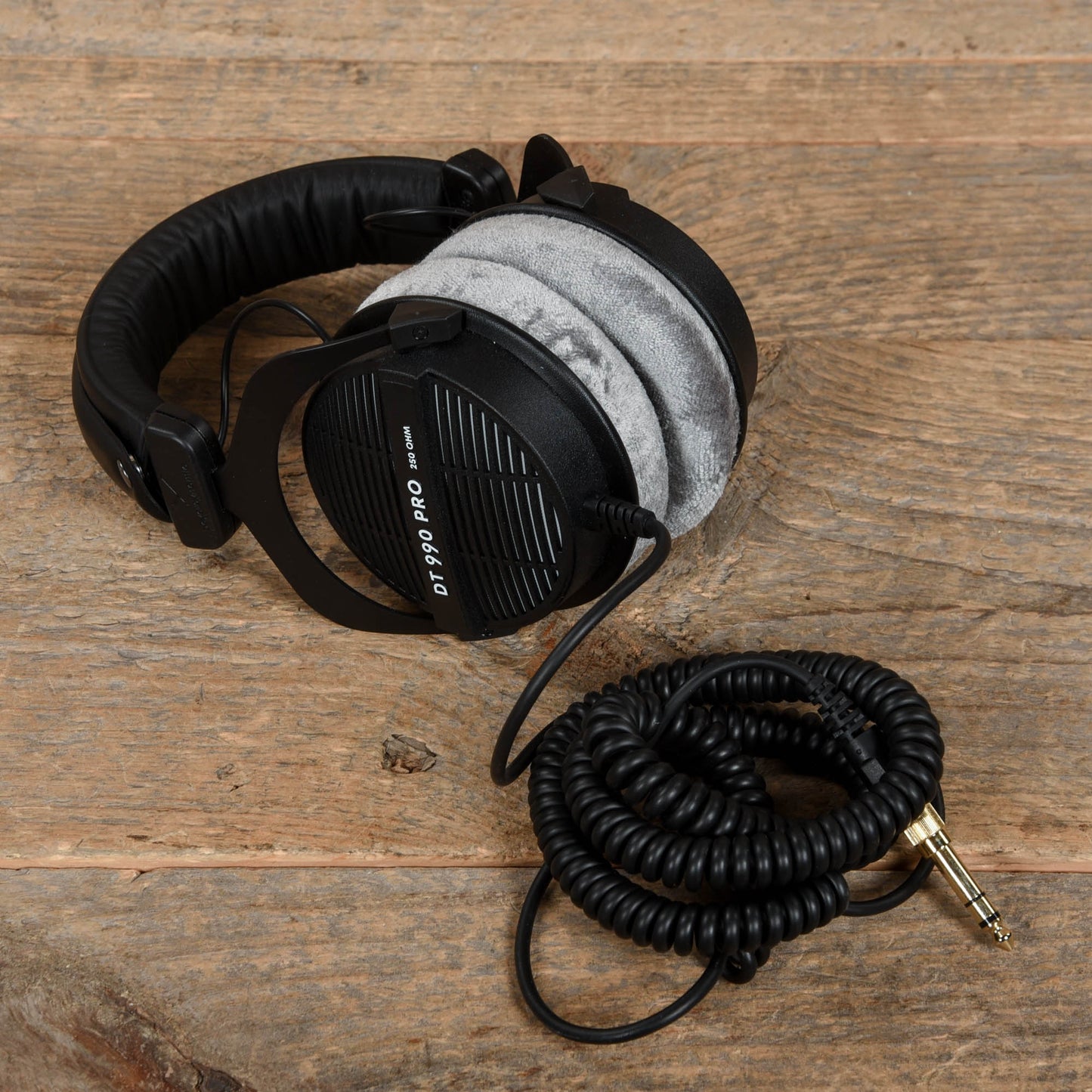 beyerdynamic DT 990 Pro 250 Ohm Studio Headphones Home Audio / Headphones / Over-ear Headphones