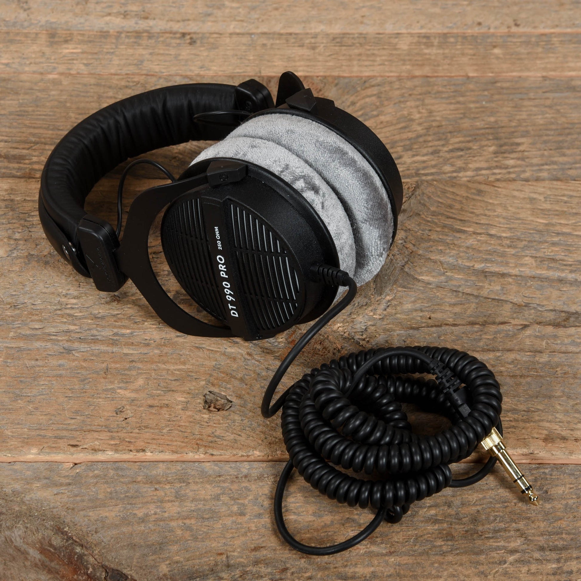 beyerdynamic DT 990 Pro 250 Ohm Studio Headphones Home Audio / Headphones / Over-ear Headphones