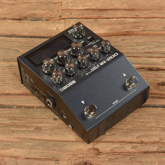 Boss IR-200 Amp and IR Cab Effects and Pedals / Cabinet Simulators