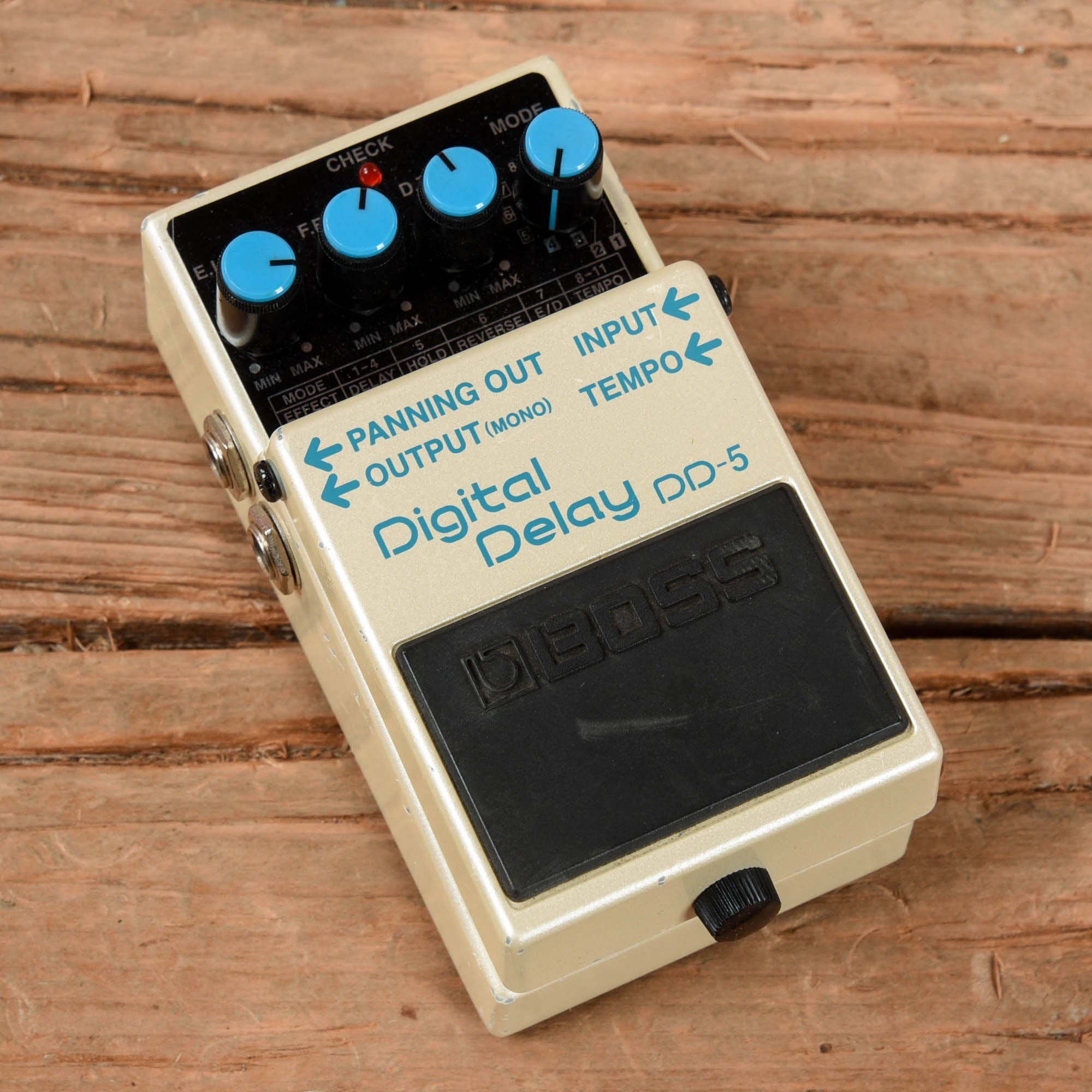 Boss DD-5 Effects and Pedals / Delay