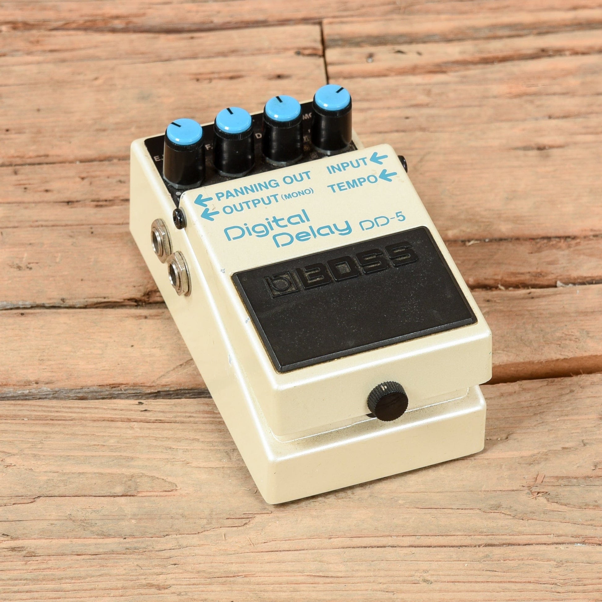 Boss DD-5 Effects and Pedals / Delay