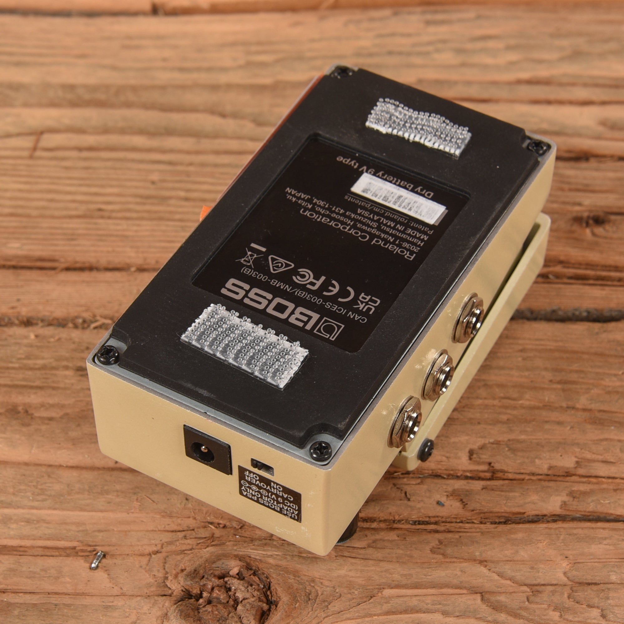 Boss DD-8 Effects and Pedals / Delay