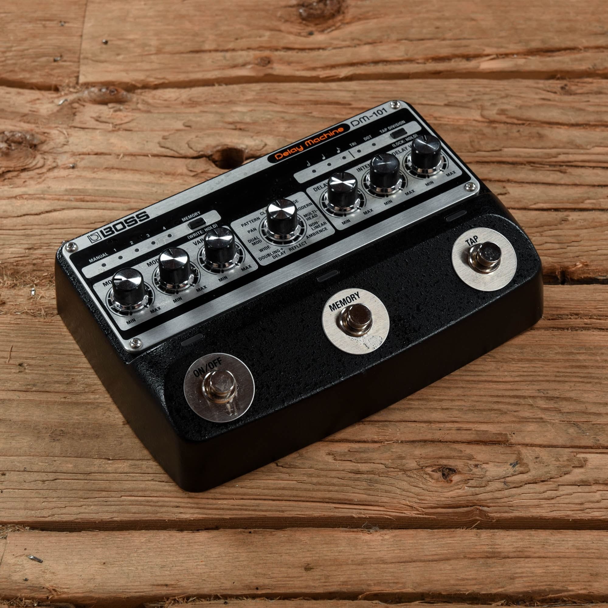 Boss DM-101 Delay Machine Effects and Pedals / Delay