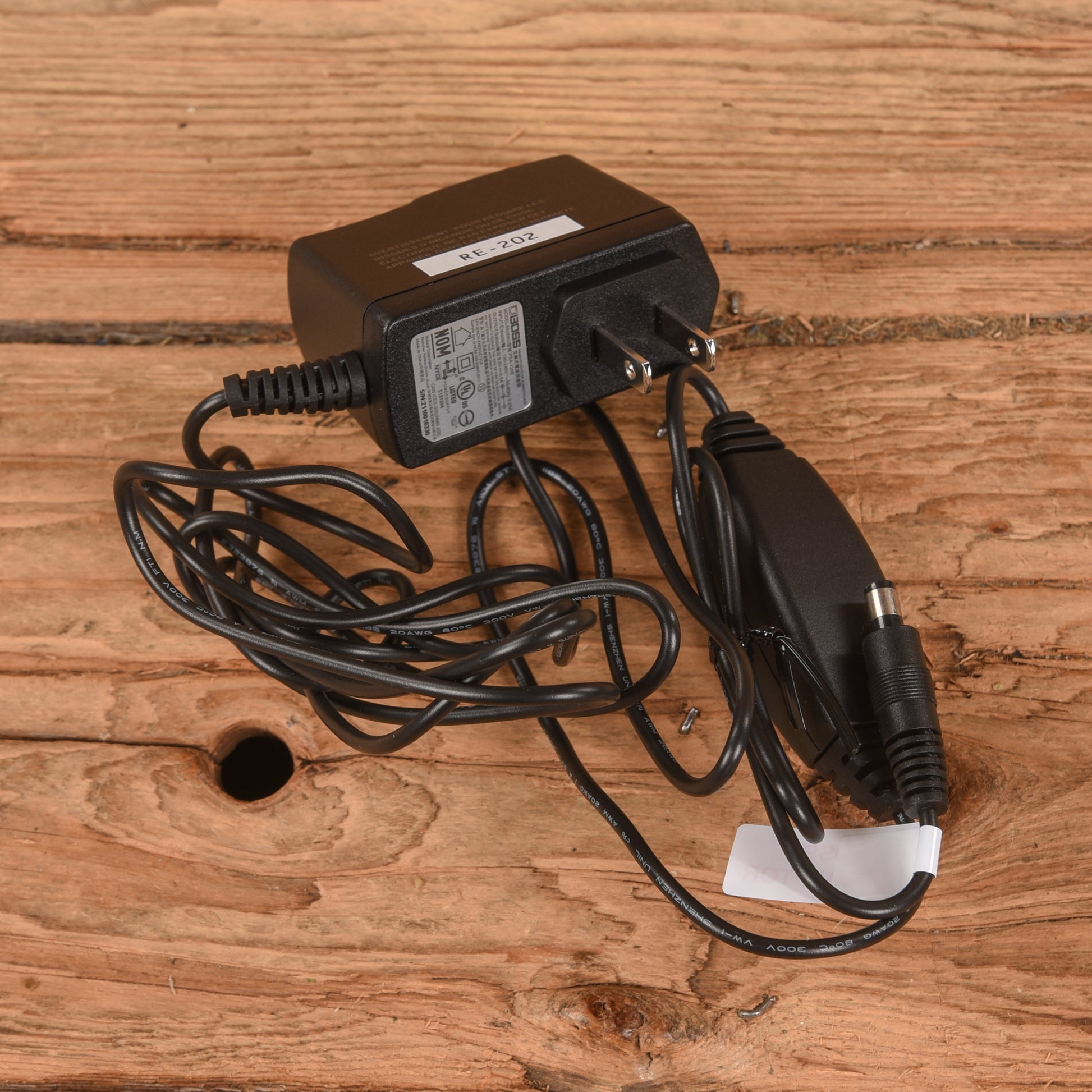Boss RE-202 Space Echo Effects and Pedals / Delay