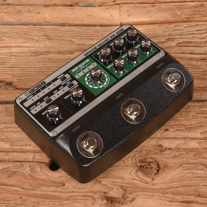 Boss RE-202 Space Echo Effects and Pedals / Delay