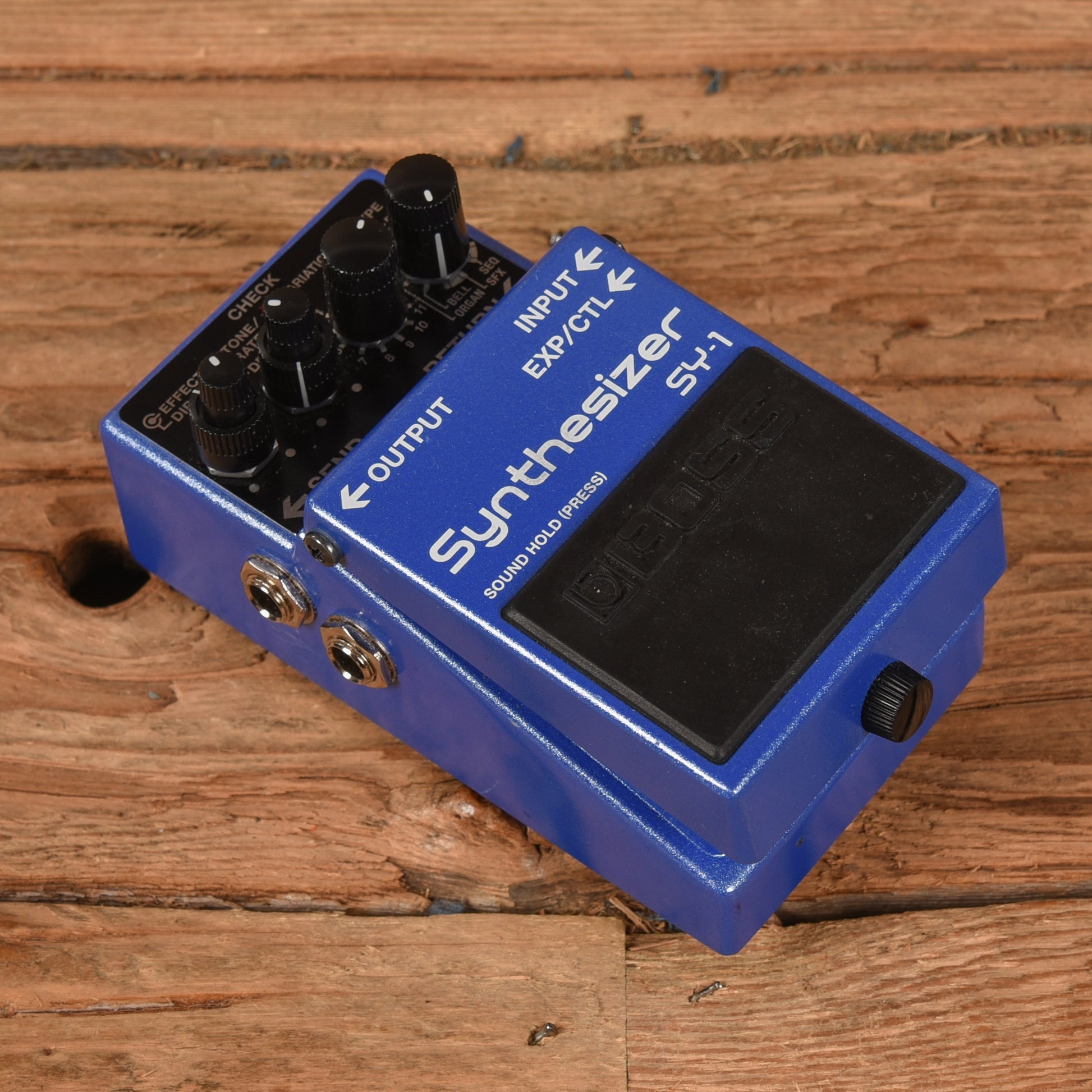 Boss SY-1 Synthesizer Effects and Pedals / Guitar Synths