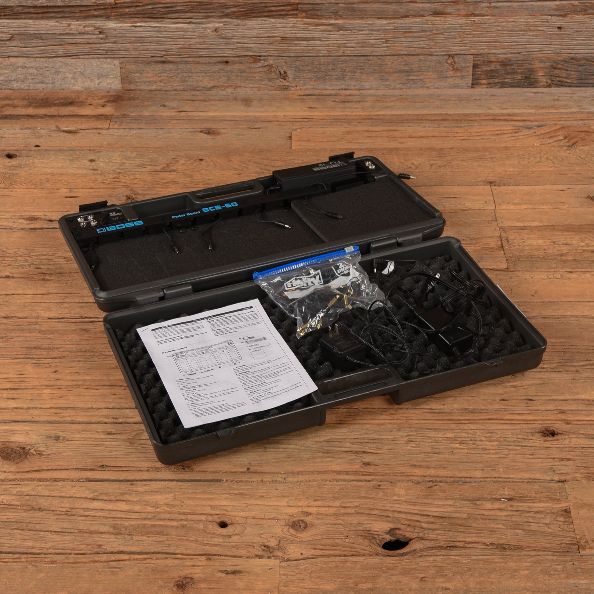Boss BCB-60 Pedalboard / Carrying Case Effects and Pedals / Pedalboards and Power Supplies