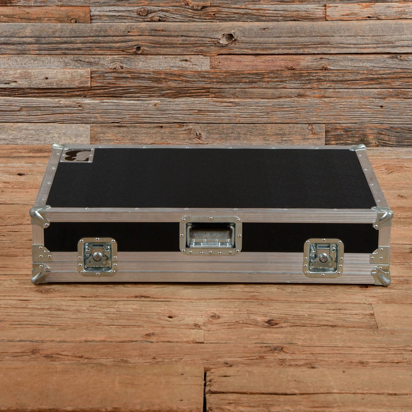 Brady 32"x18" Pedalboard w/ Flight Case Effects and Pedals / Pedalboards and Power Supplies