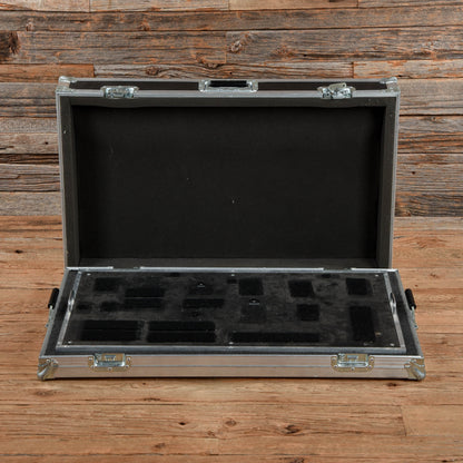 Brady 32"x18" Pedalboard w/ Flight Case Effects and Pedals / Pedalboards and Power Supplies