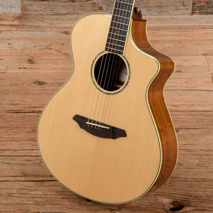 Breedlove Studio C250 Natural Acoustic Guitars / Concert