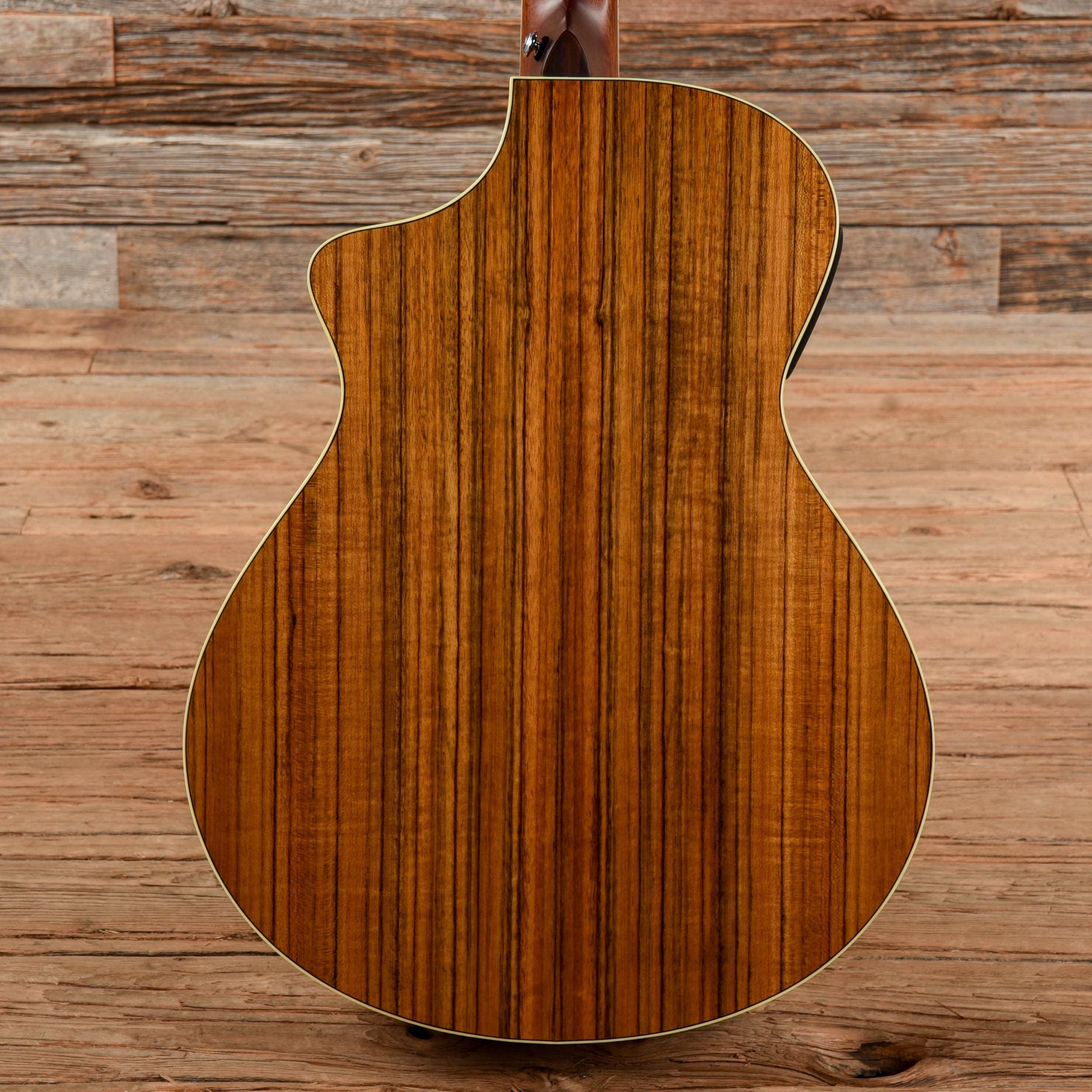 Breedlove Studio C250 Natural Acoustic Guitars / Concert