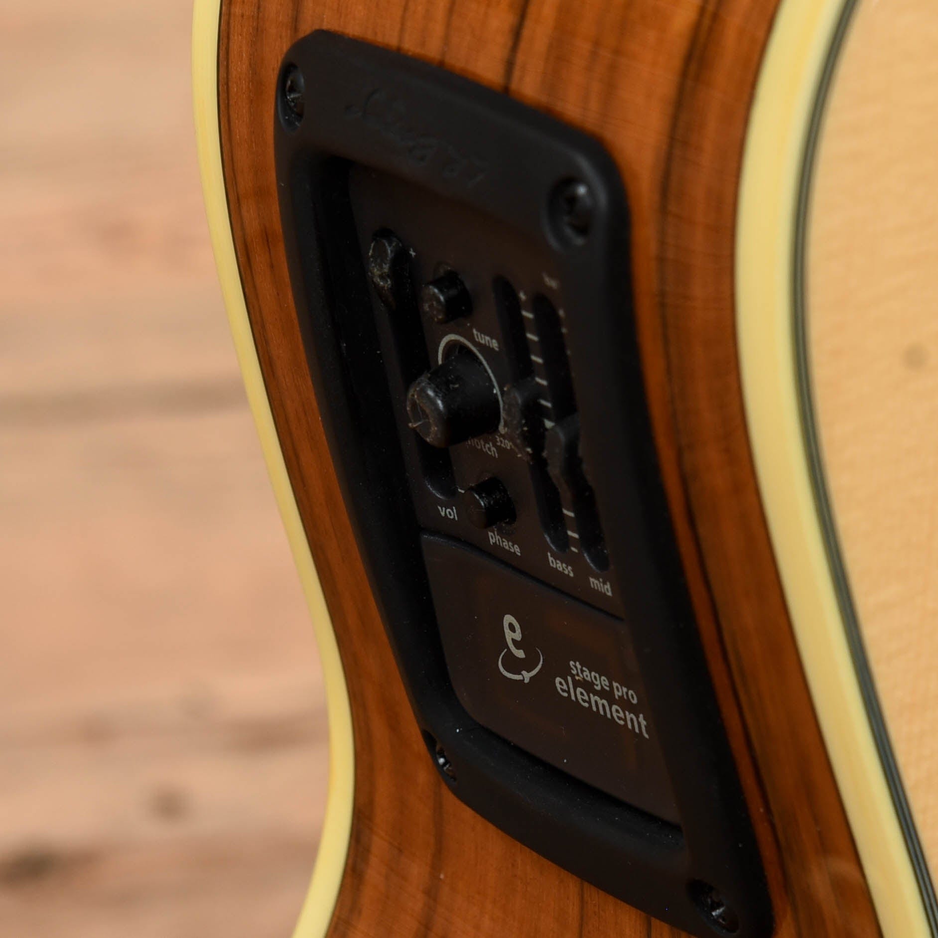 Breedlove Studio C250 Natural Acoustic Guitars / Concert