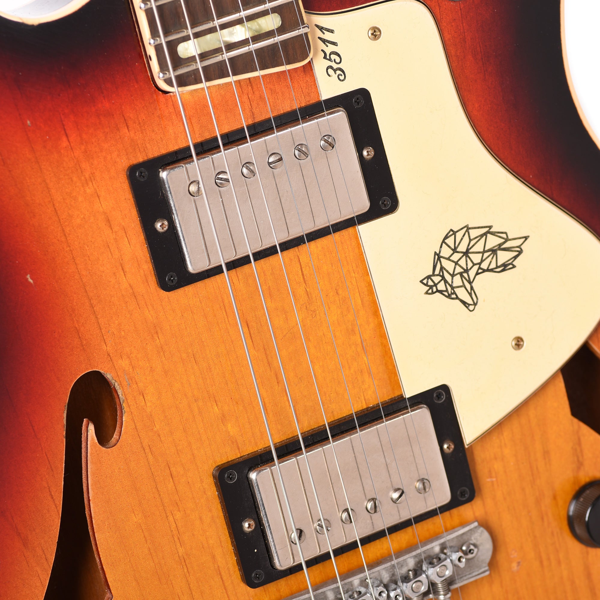 Castedosa 3511 Lobo Semi-Hollow Aged 3-Tone Sunburst w/TS Humbuckers Electric Guitars / Semi-Hollow