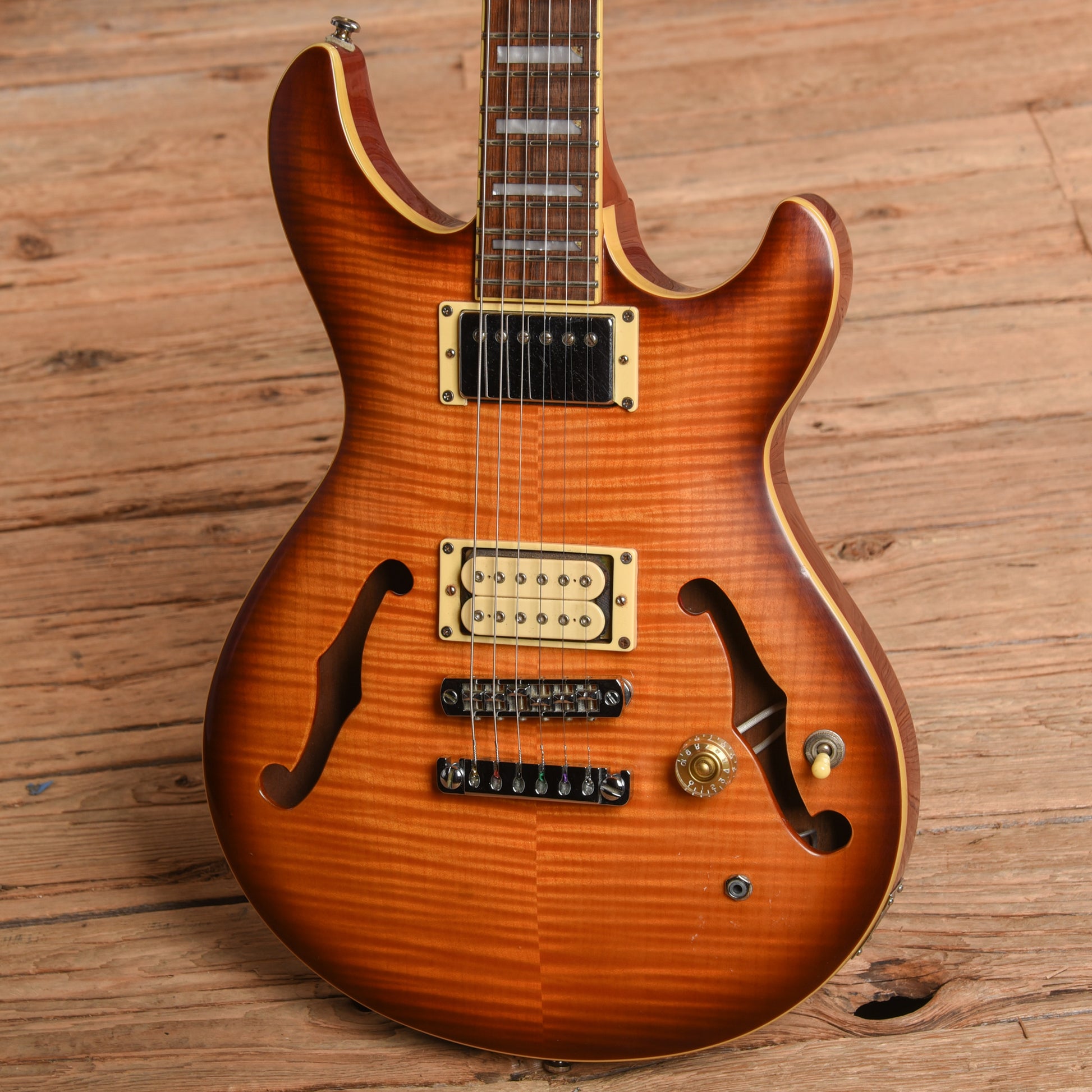 Cort M800 Semi Hollow Body Electric Sunburst Electric Guitars / Semi-Hollow