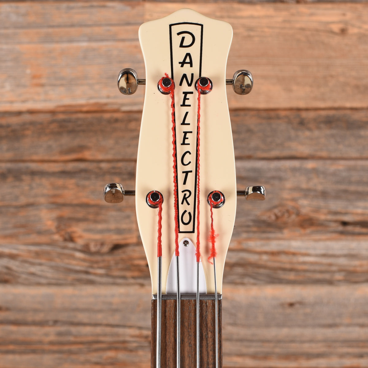 Danelectro '59 DC Short Scale Bass White 2024 Bass Guitars