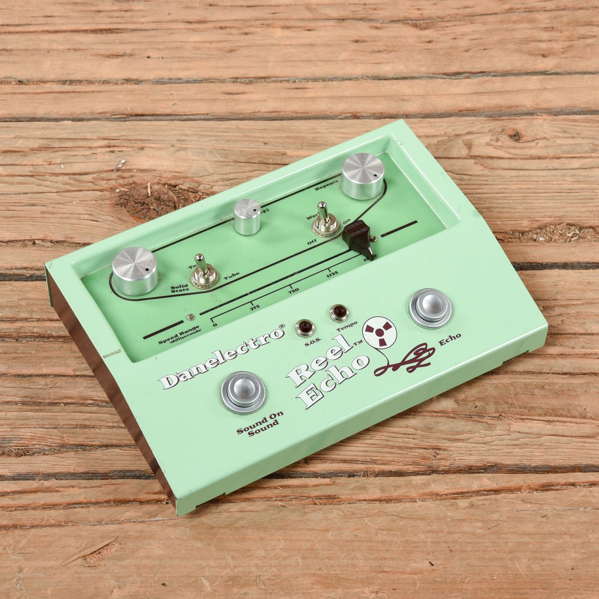 tape effect pedal Danelectro DTE-1 Reel Echo Tape Simulator Pedal