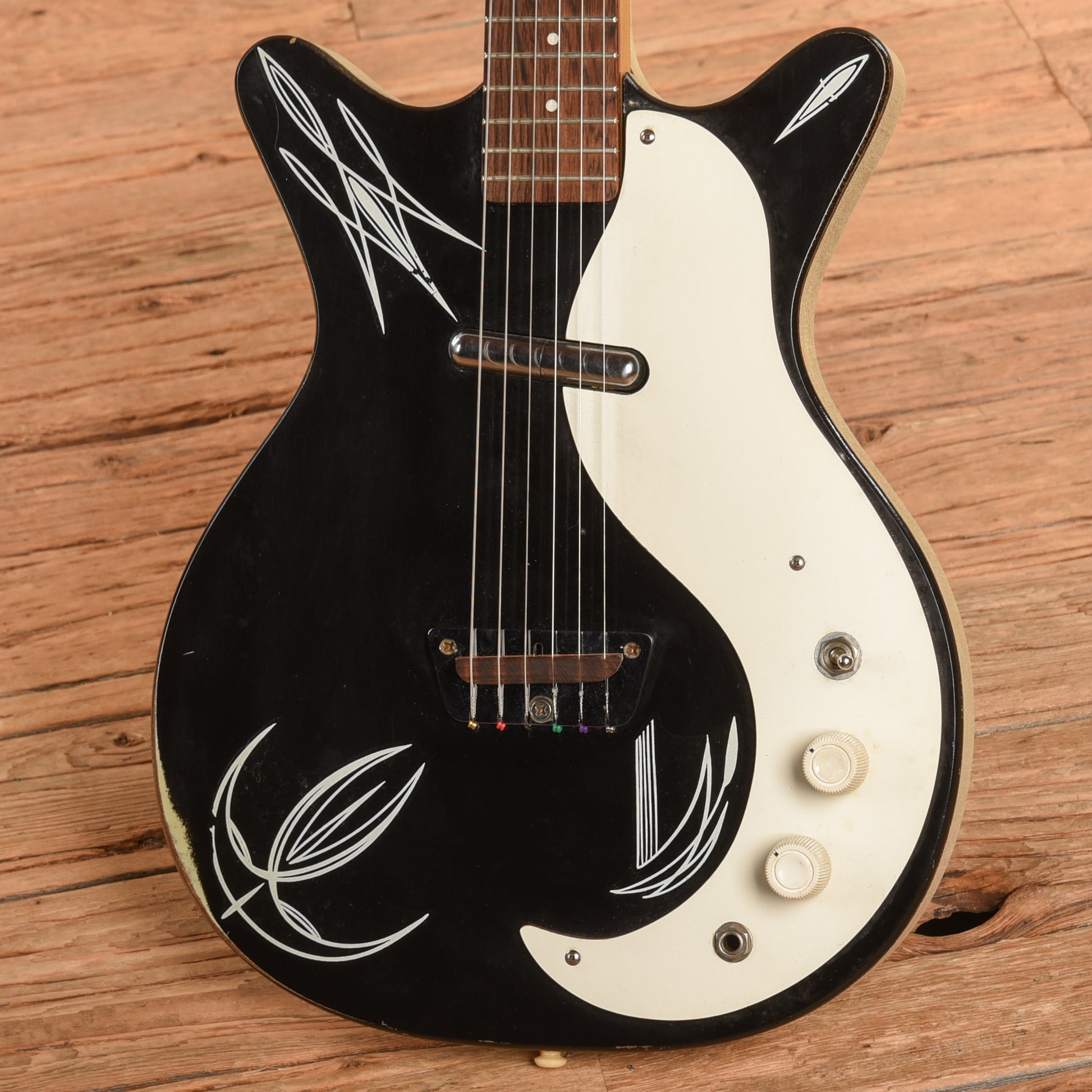 Danelectro Pinstripes Black 1960s Electric Guitars / Semi-Hollow