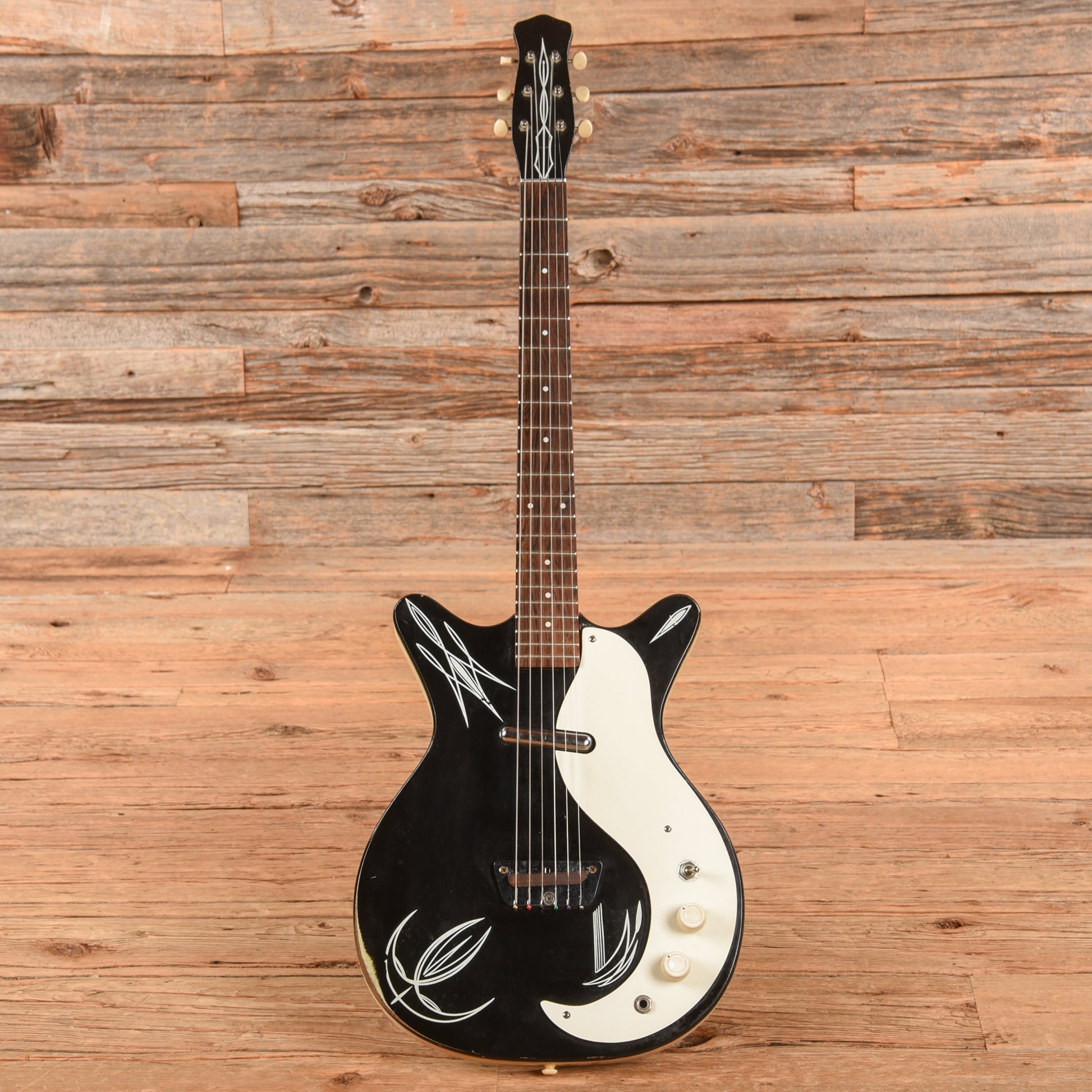 Danelectro Pinstripes Black 1960s Electric Guitars / Semi-Hollow
