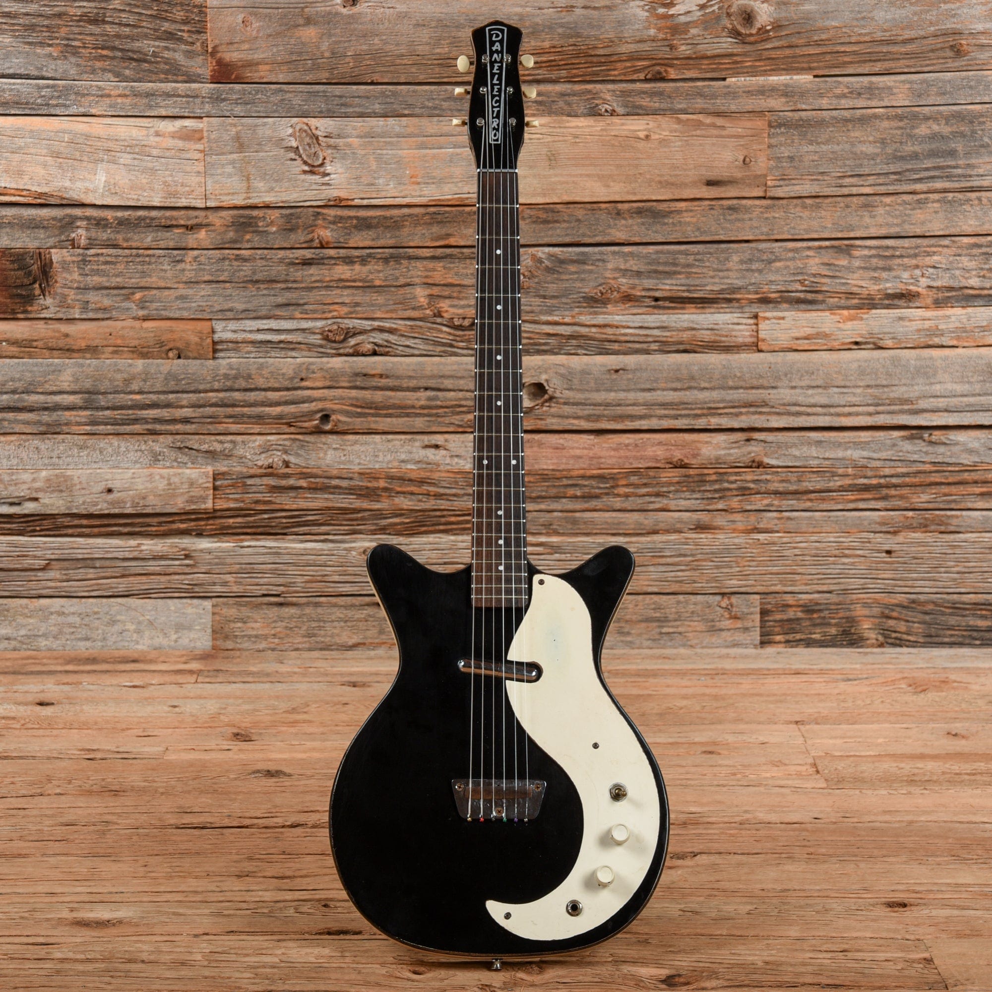 Danelectro DC-1 Black 1960 Electric Guitars / Solid Body