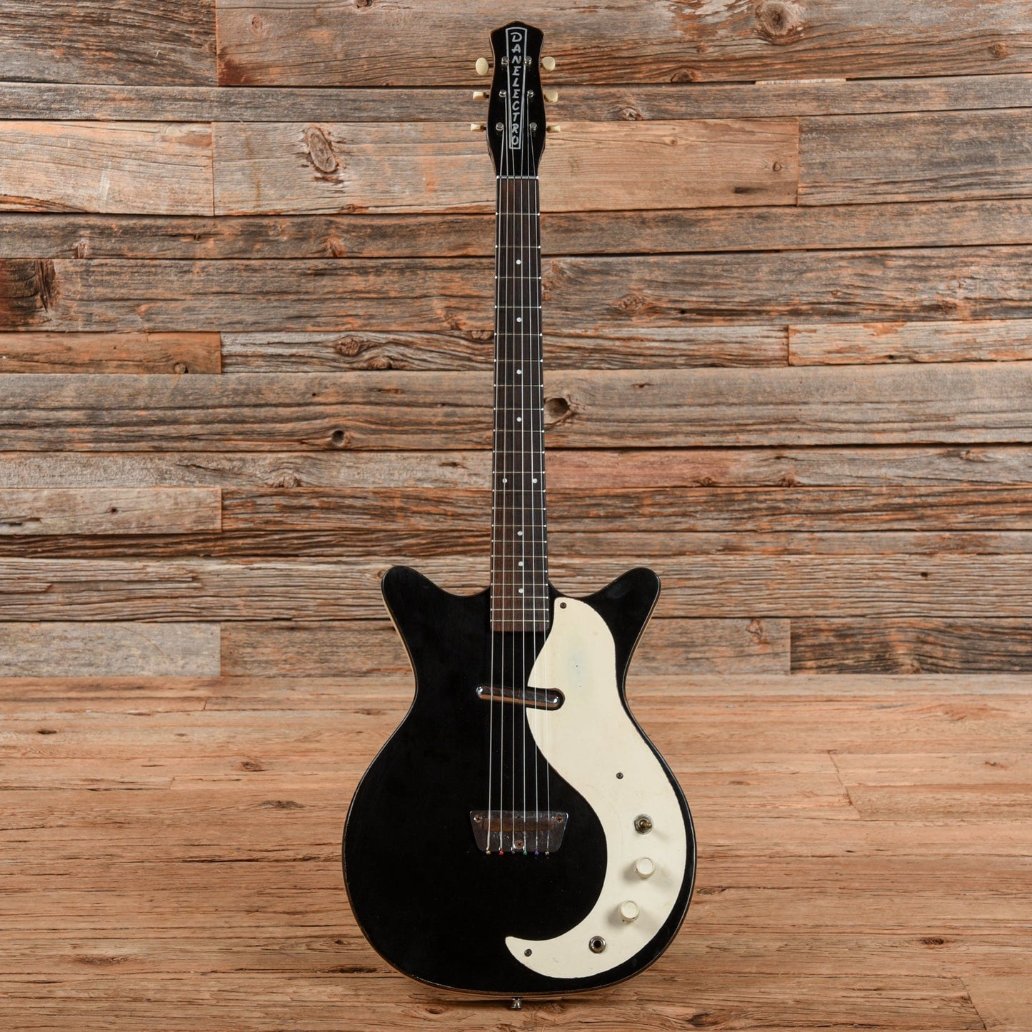 Danelectro DC-1 Black 1960 Electric Guitars / Solid Body