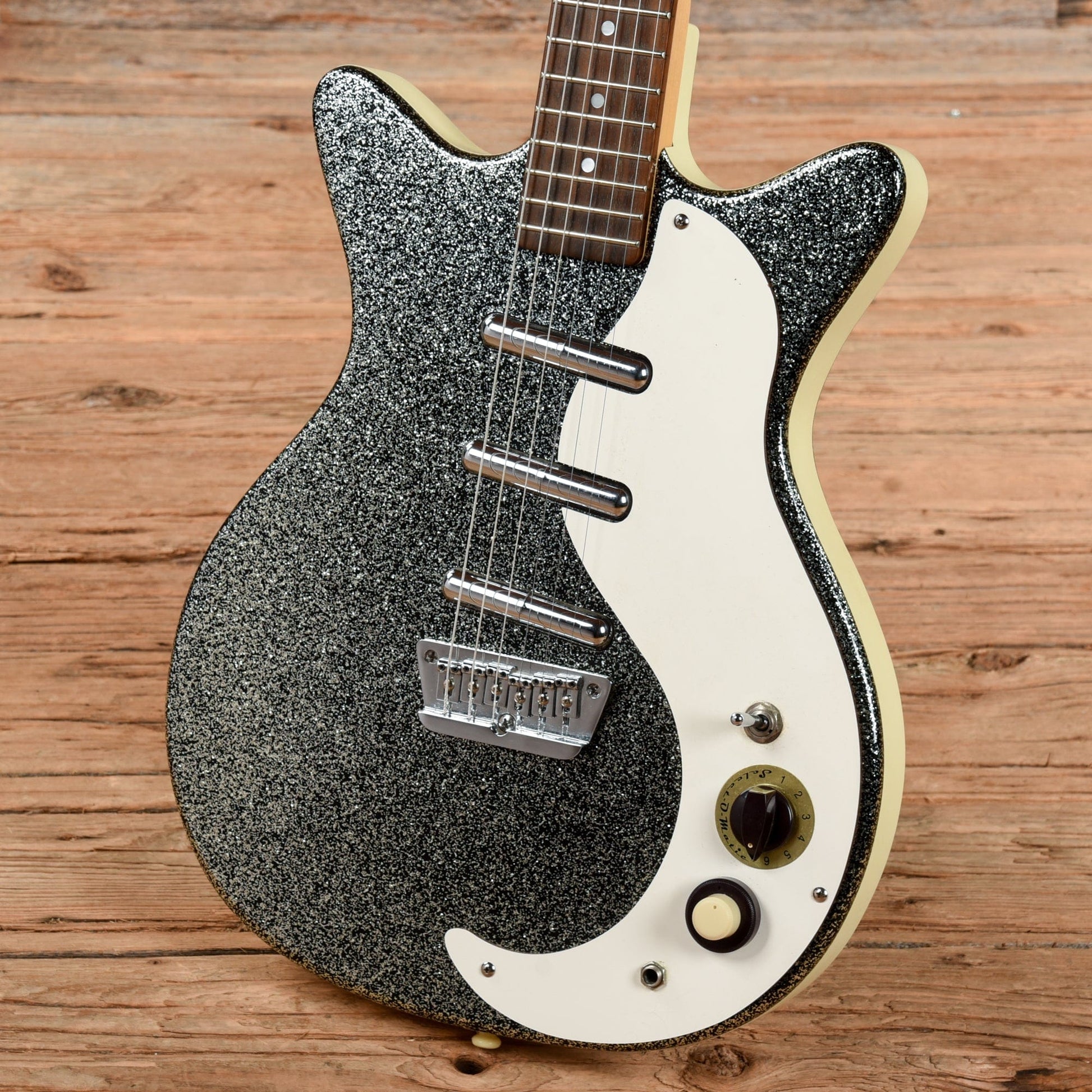 Danelectro DC-3 Silver Sparkle Electric Guitars / Solid Body
