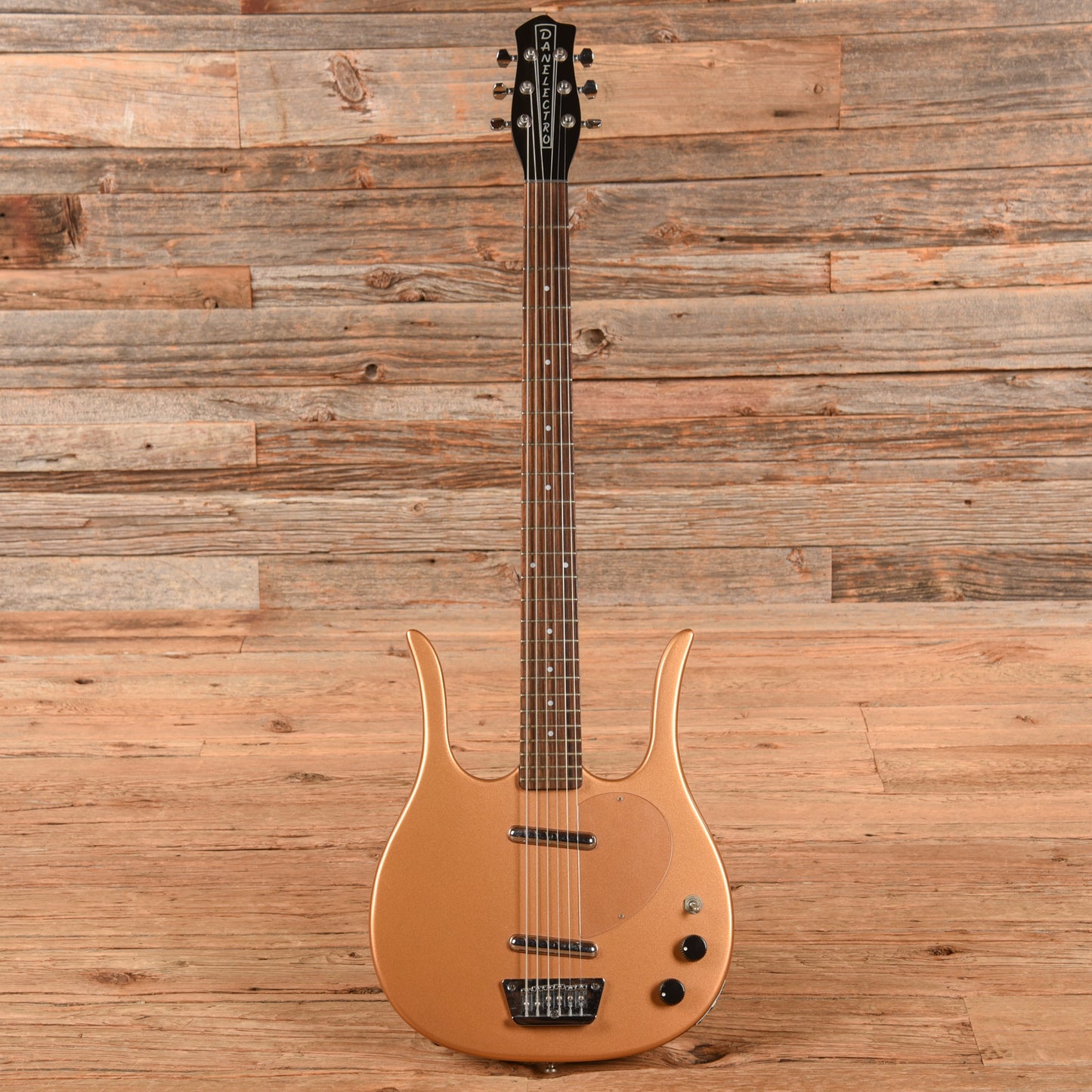 Danelectro Longhorn Baritone Gold Electric Guitars / Solid Body