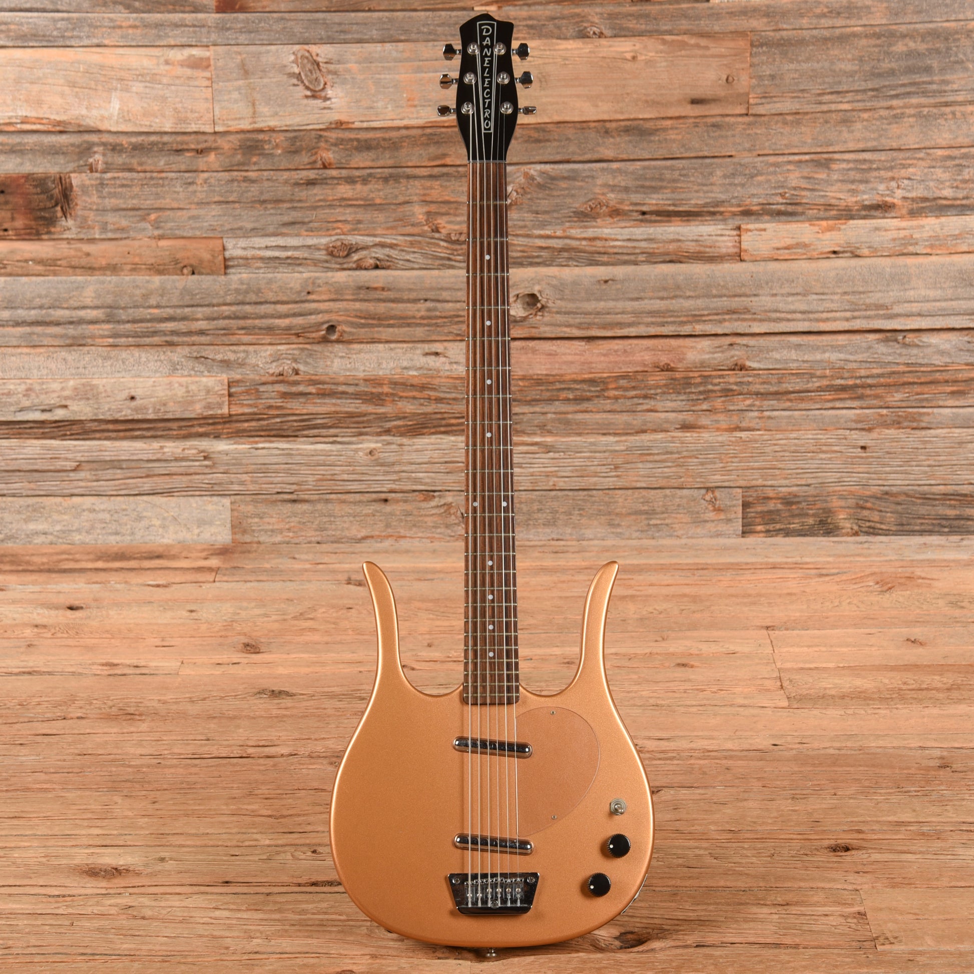 Danelectro Longhorn Baritone Gold Electric Guitars / Solid Body