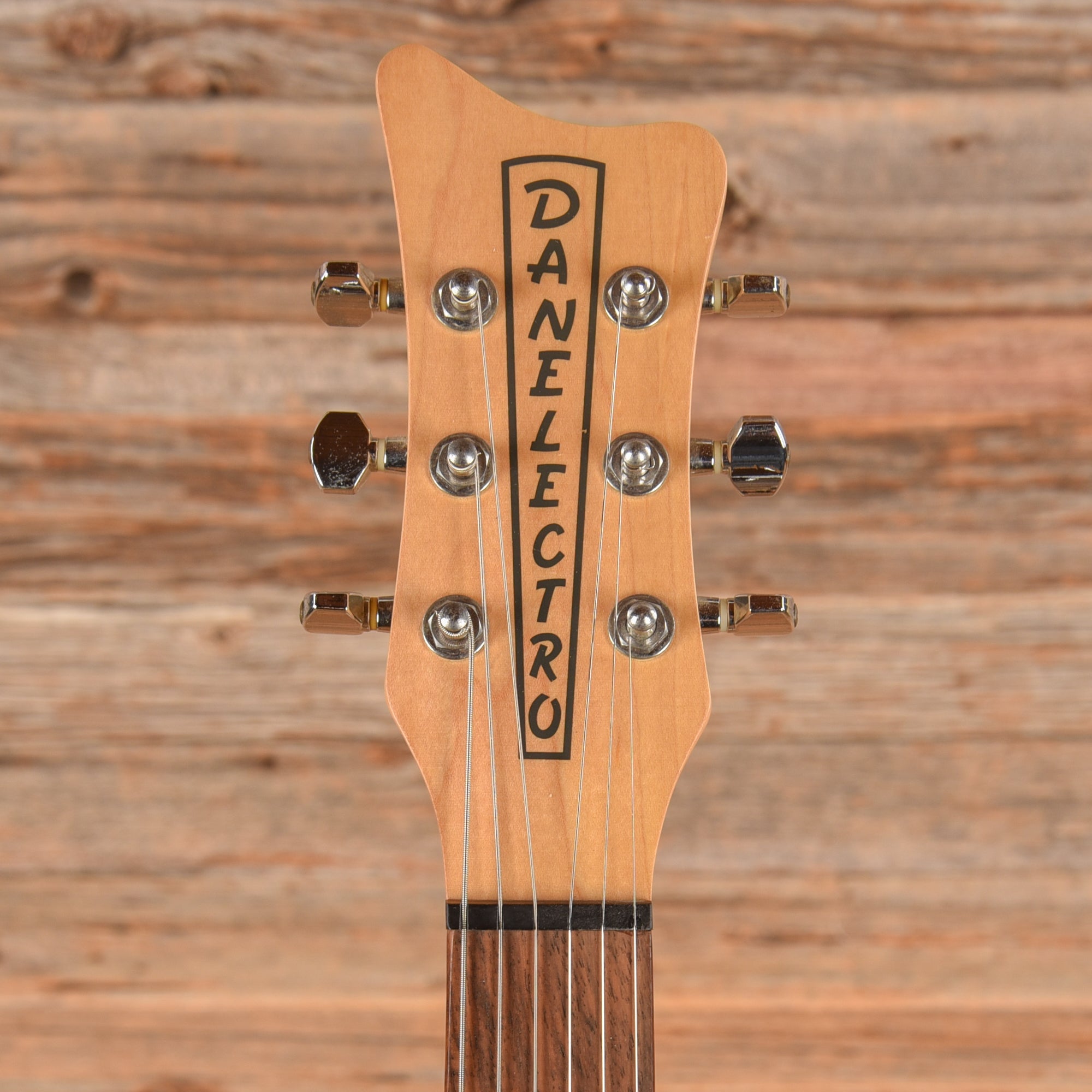 Danelectro Mod 6 White – Chicago Music Exchange