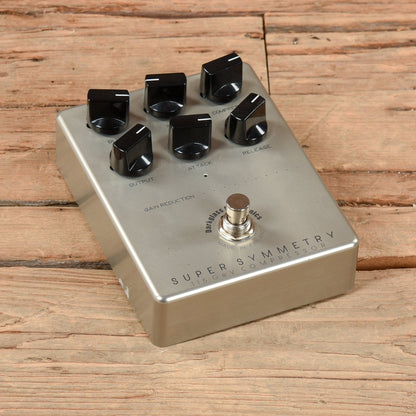 Darkglass Super Symmetry Compressor Effects and Pedals / Chorus and Vibrato