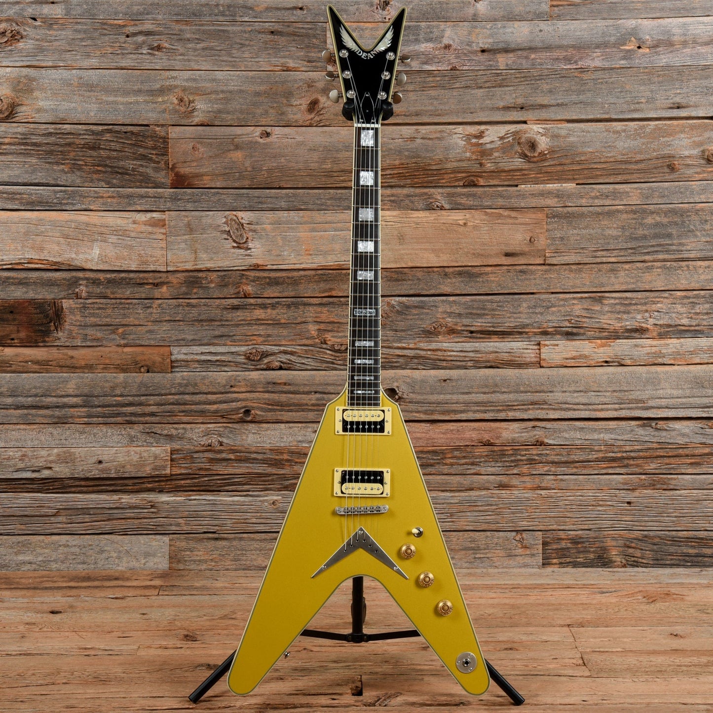 Dean Guitars V DOA Goldtop 2008 Electric Guitars / Solid Body