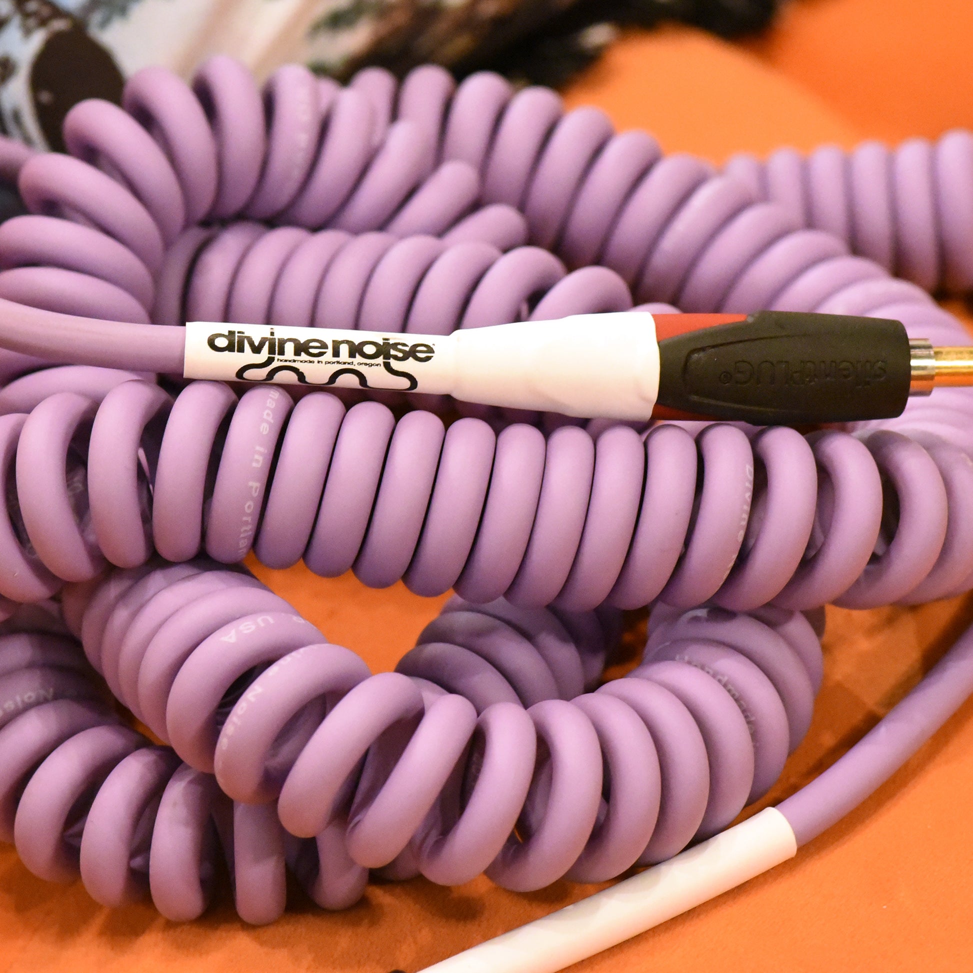 Divine Noise Curly Instrument Cable 30' Straight Silent/Straight Lavender Haze Accessories / Cables