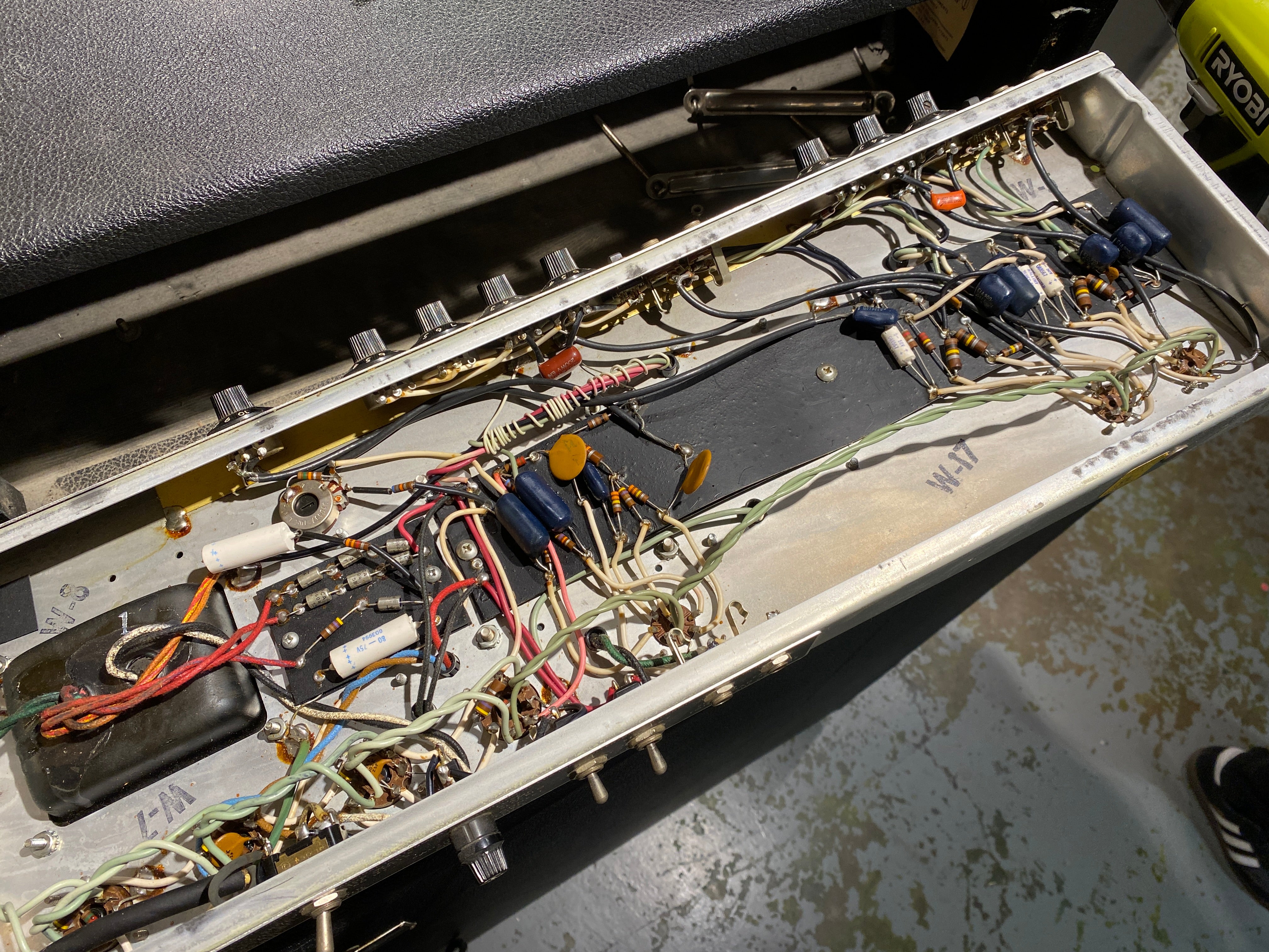 Fender Bassman 100 2-Channel 100-Watt Guitar Amp Head w/ 4x12 Cab  1976