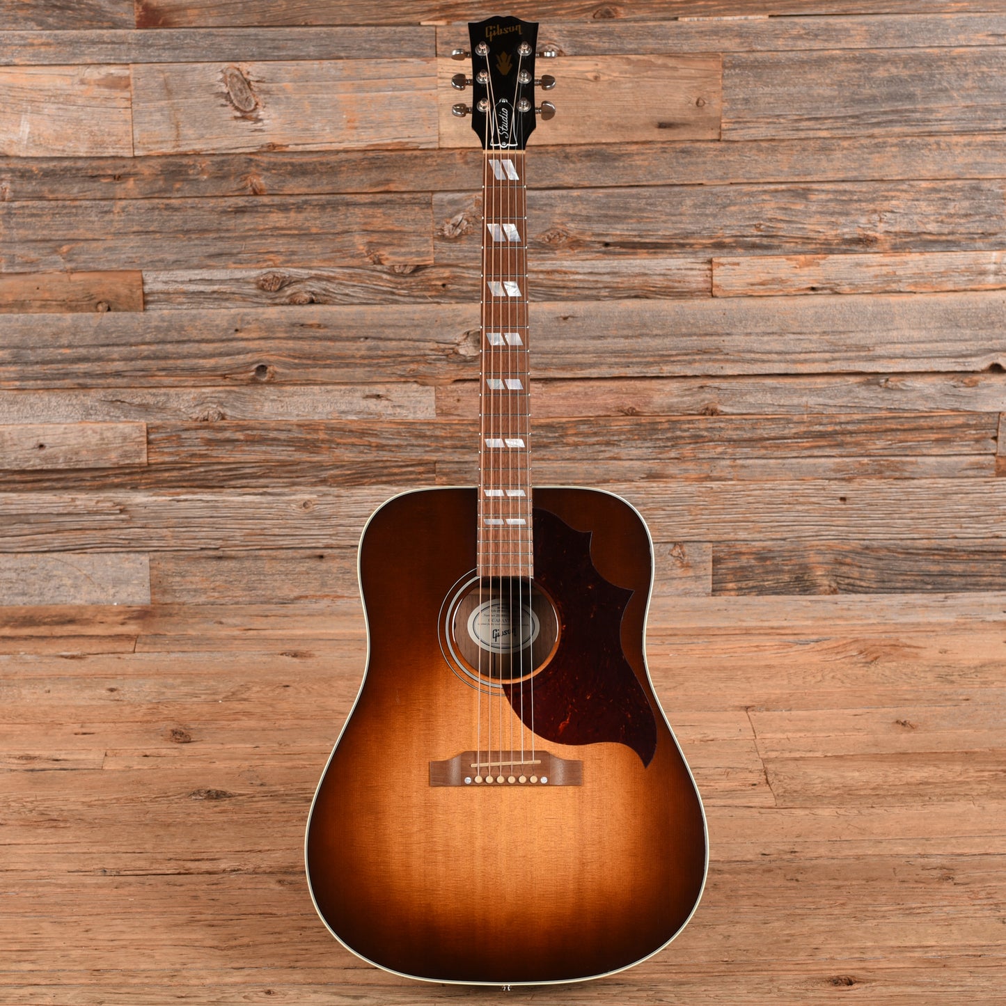 Gibson Hummingbird Studio-Walnut Sunburst 2021