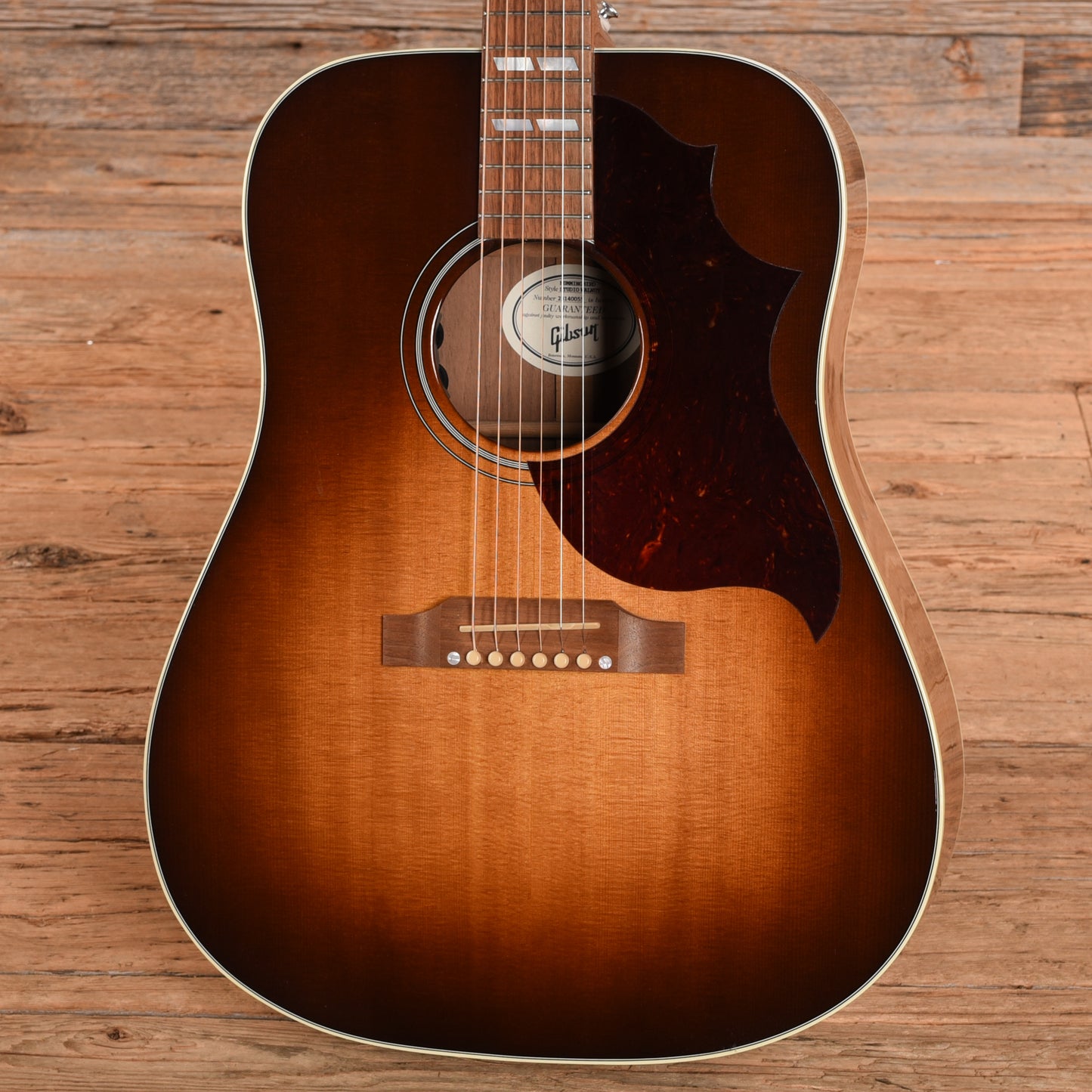 Gibson Hummingbird Studio-Walnut Sunburst 2021