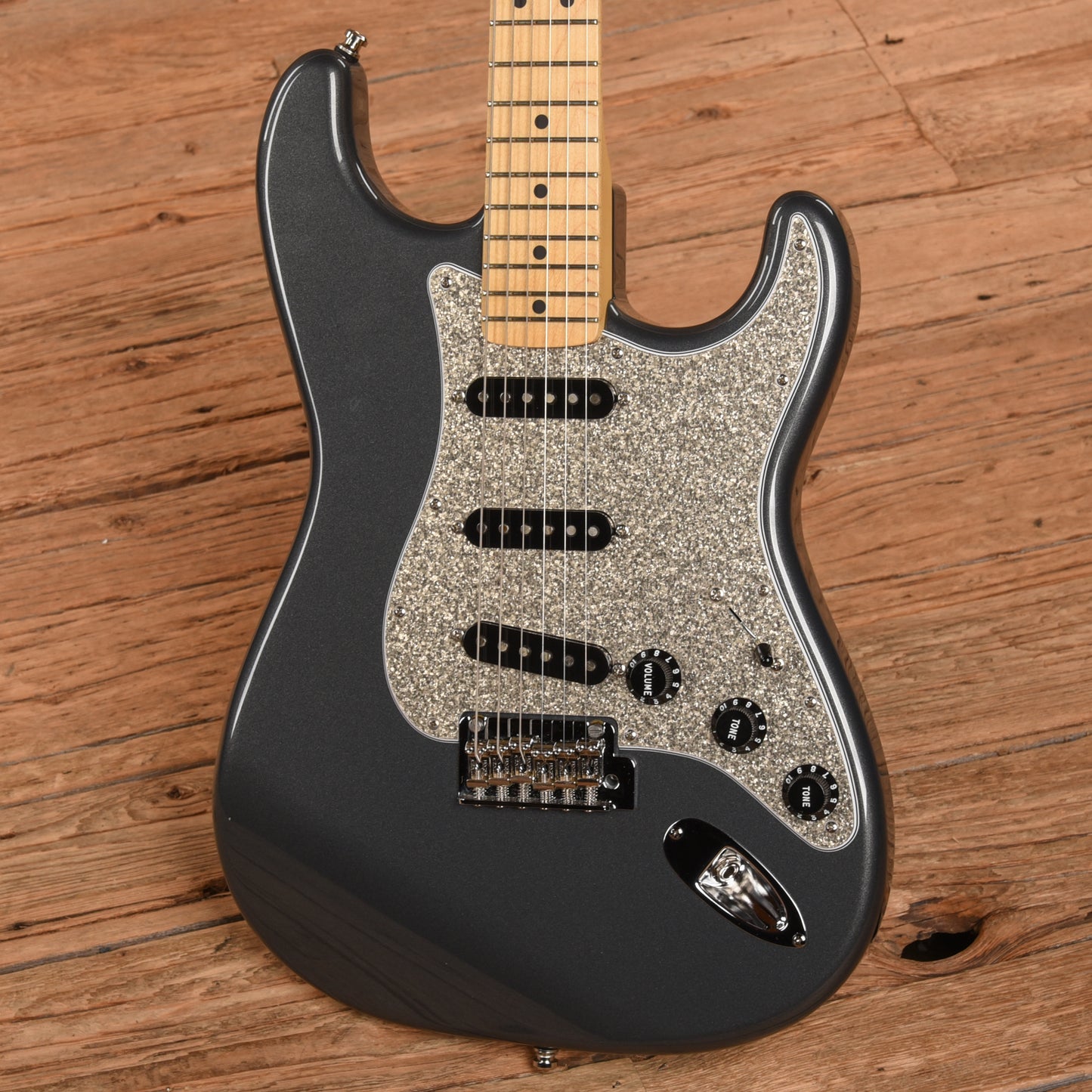 Fender MIJ Hybrid '68 Stratocaster Charcoal Frost Metallic 2019