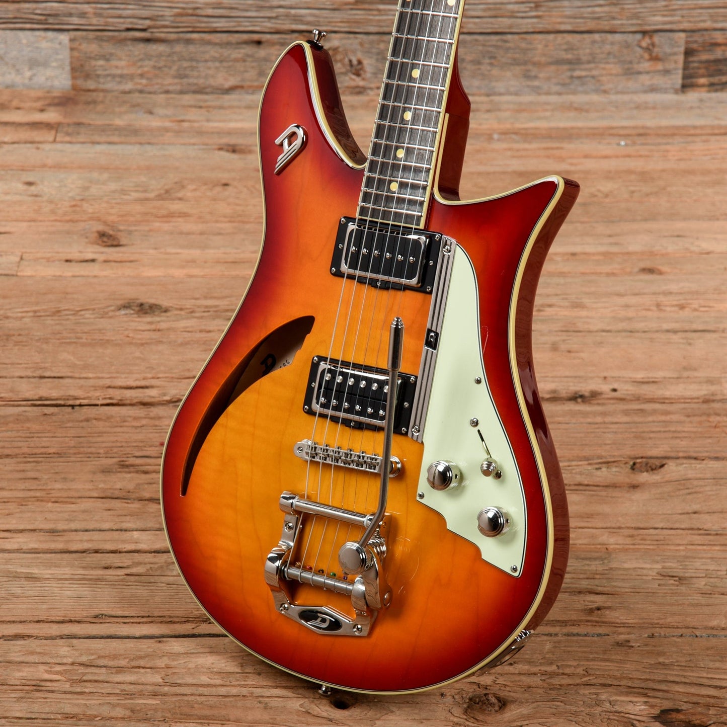 Duesenberg Double Cat Sunburst 2016 Electric Guitars / Semi-Hollow