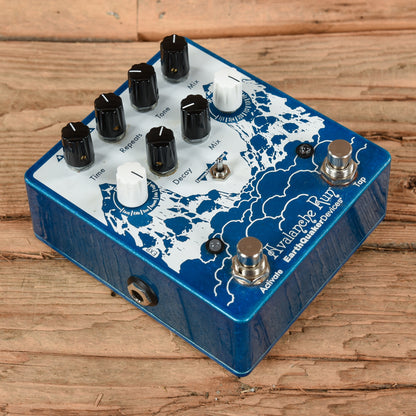 Earthquaker Devices Avalanche Run Effect Pedals