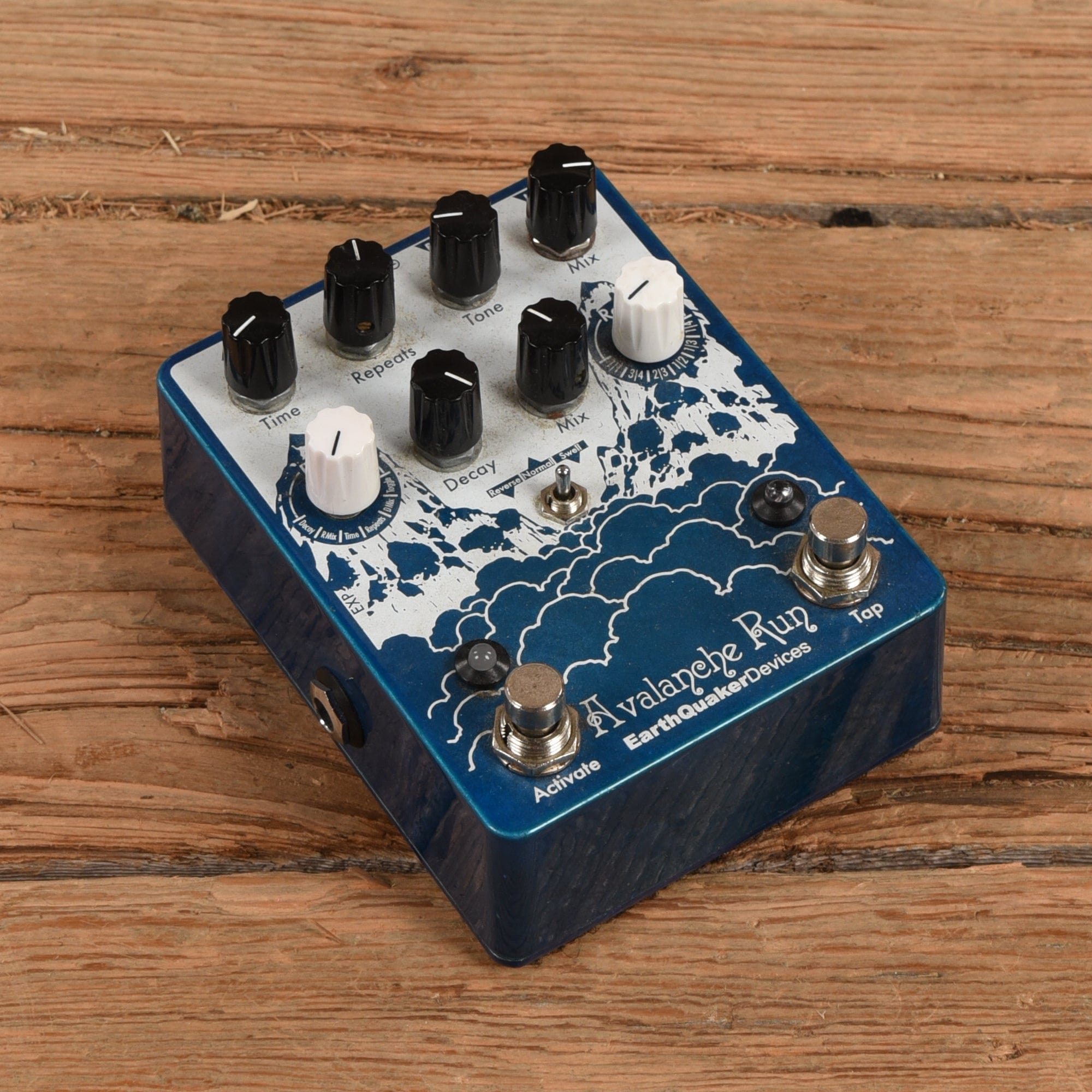 Earthquaker Devices Avalanche Run Stereo Reverb & Delay with Tap Tempo Effects and Pedals / Delay